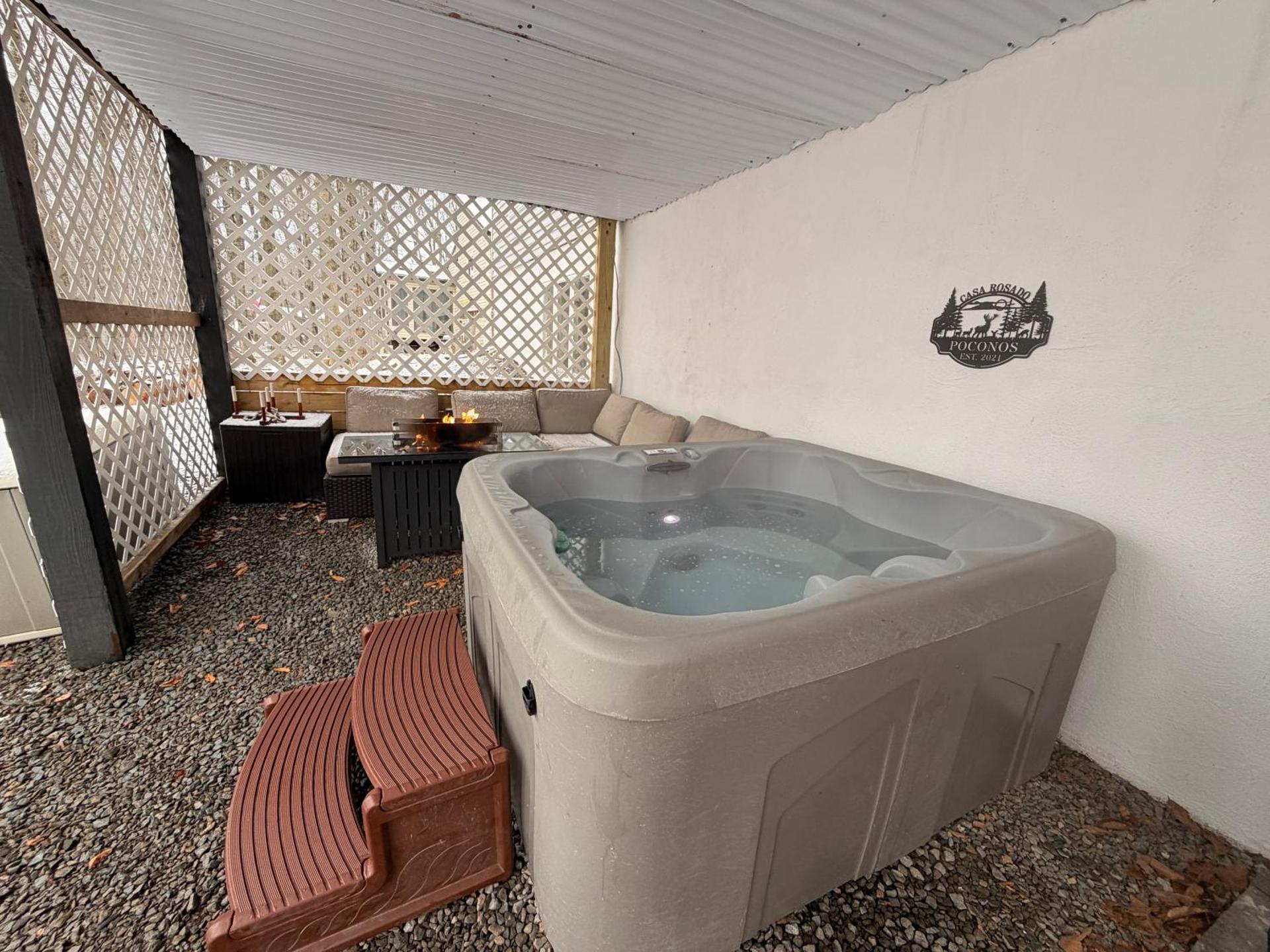 Casa Rosado @ Pocono II by Lake Hot Tub Camelback