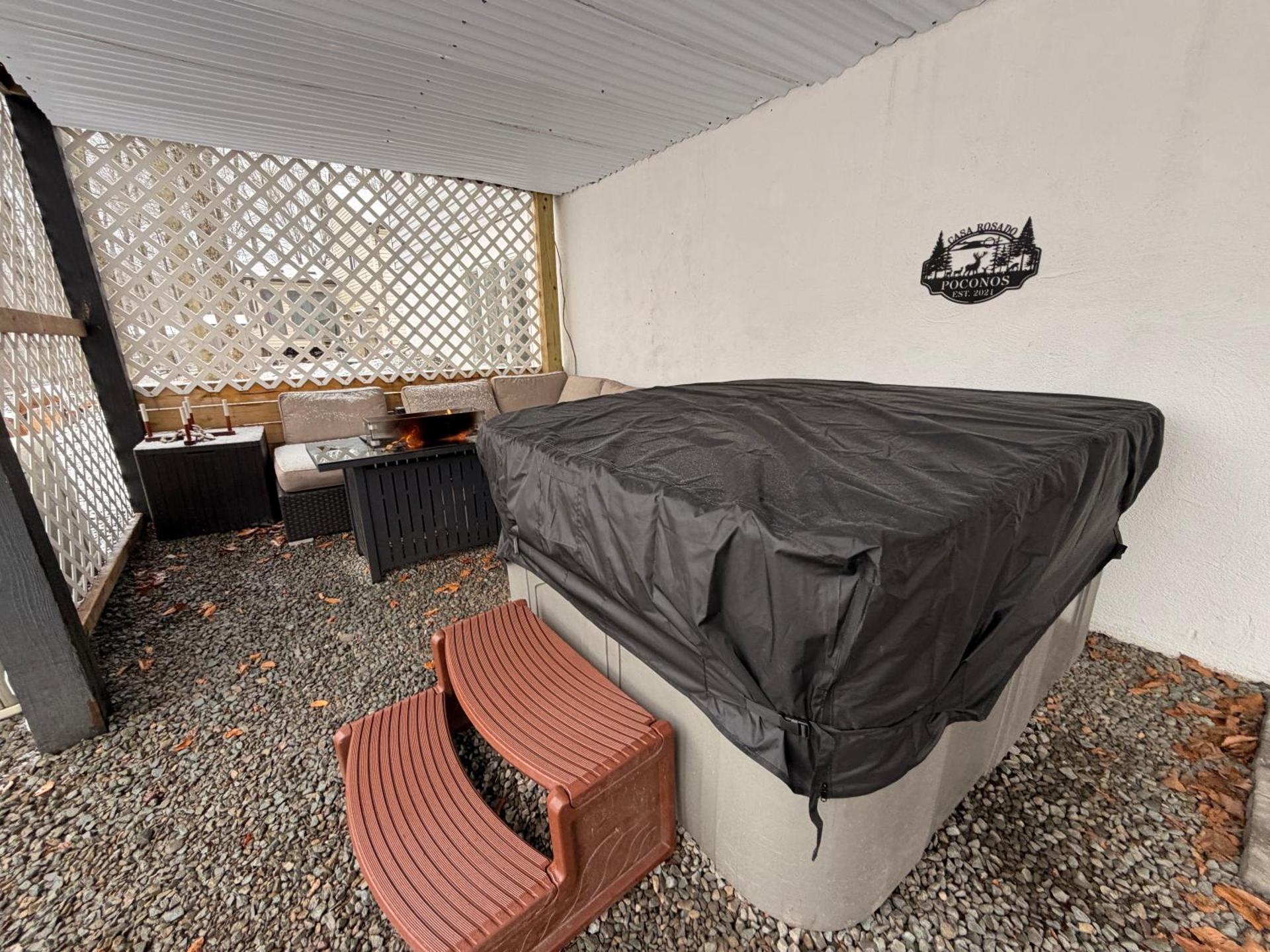 Casa Rosado @ Pocono II by Lake Hot Tub Camelback