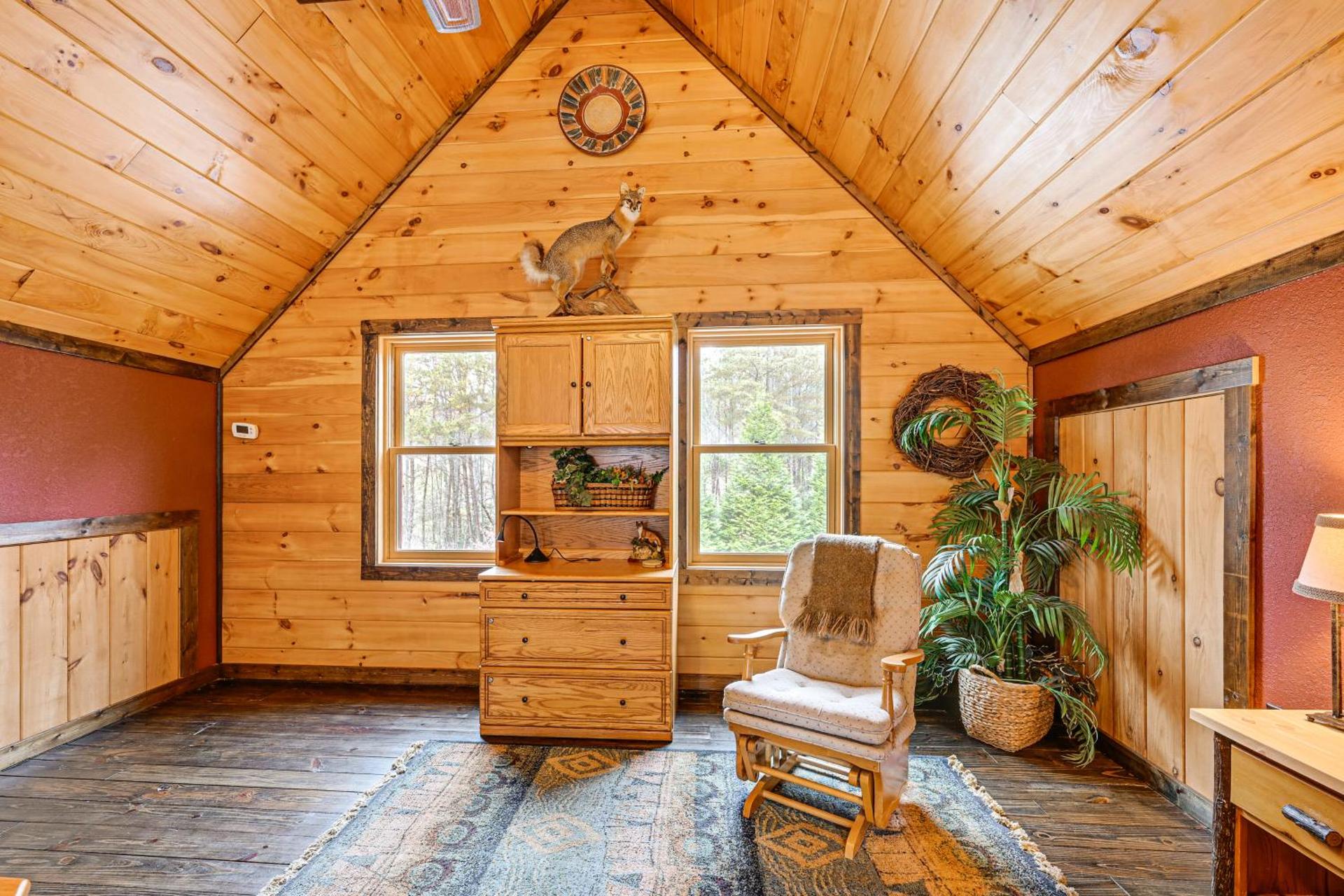 Cozy Couples Getaway with Hot Tub Fox Ridge Cabin