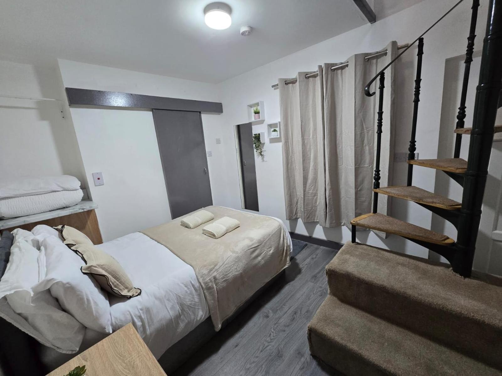 Flat 5 min From Stadium