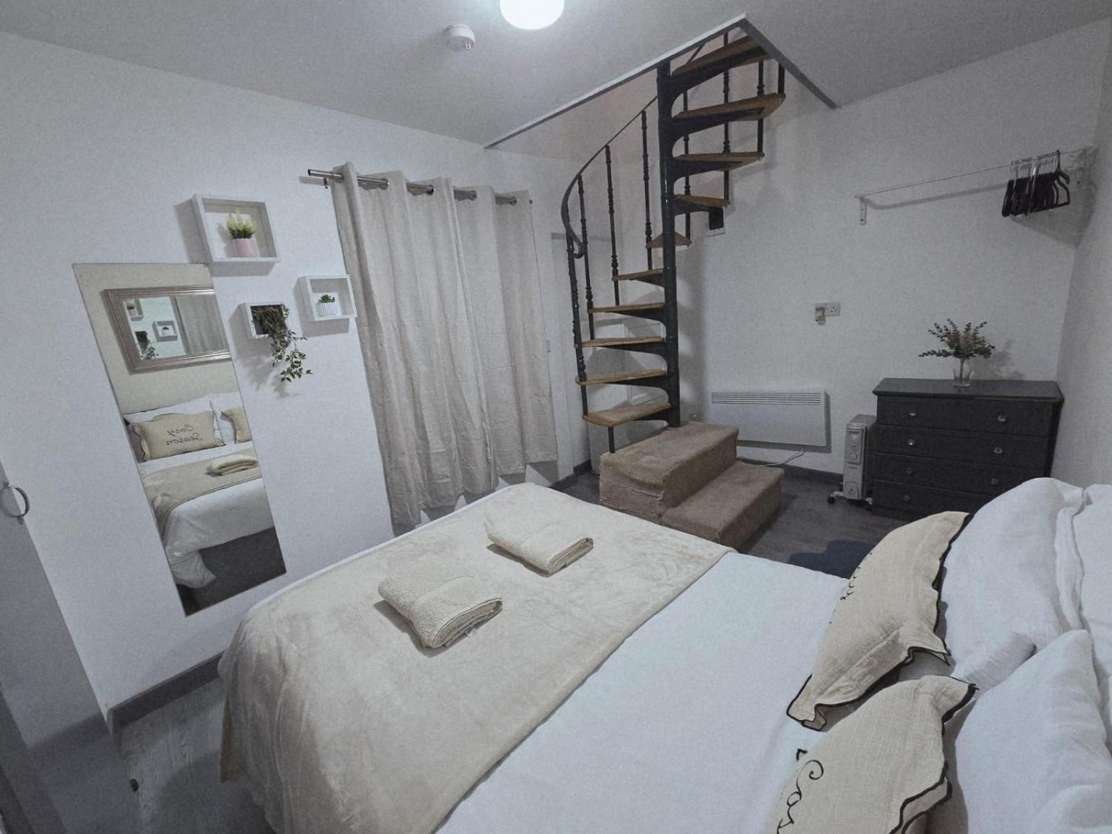 Flat 5 min From Stadium