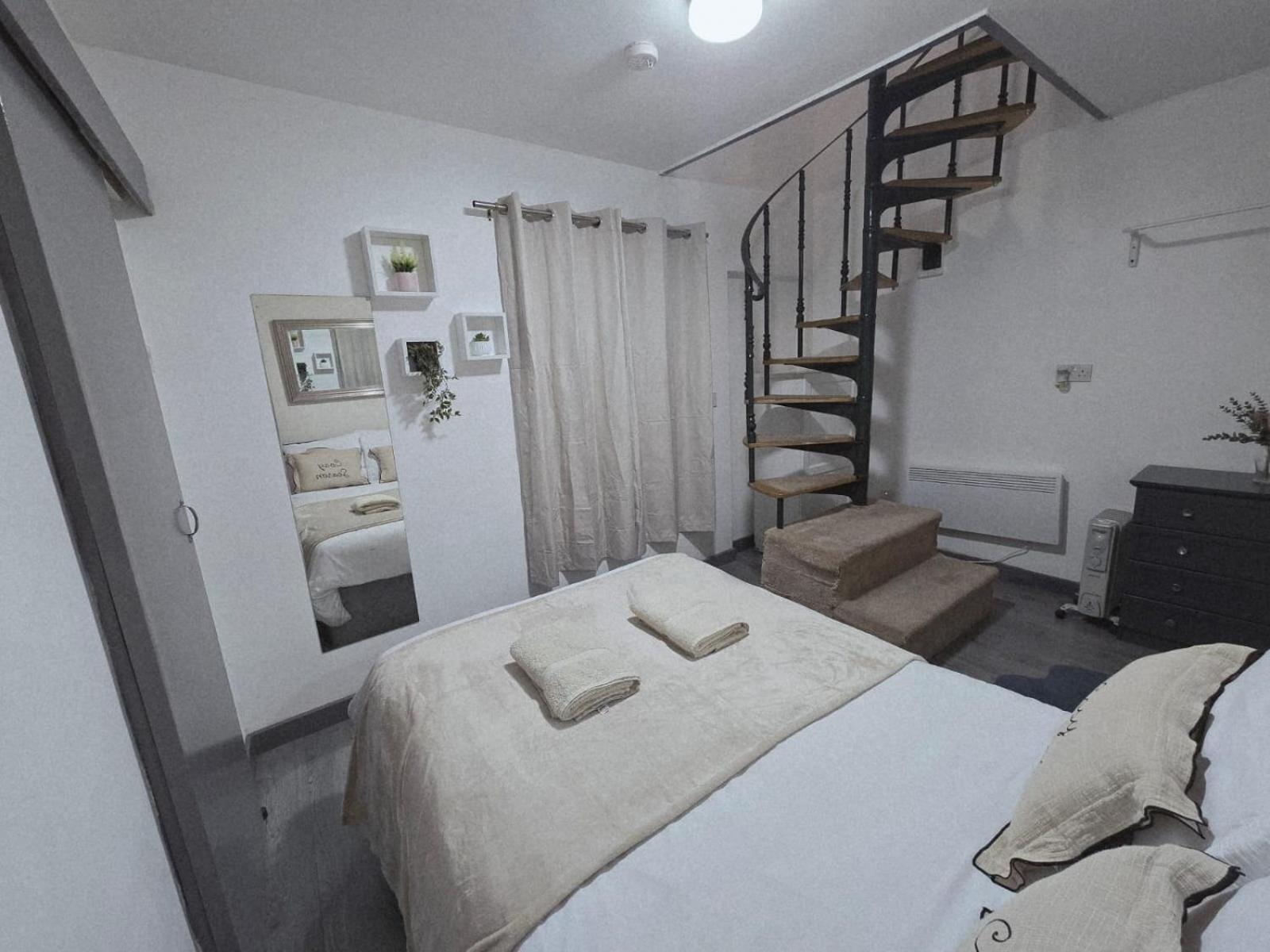 Flat 5 min From Stadium