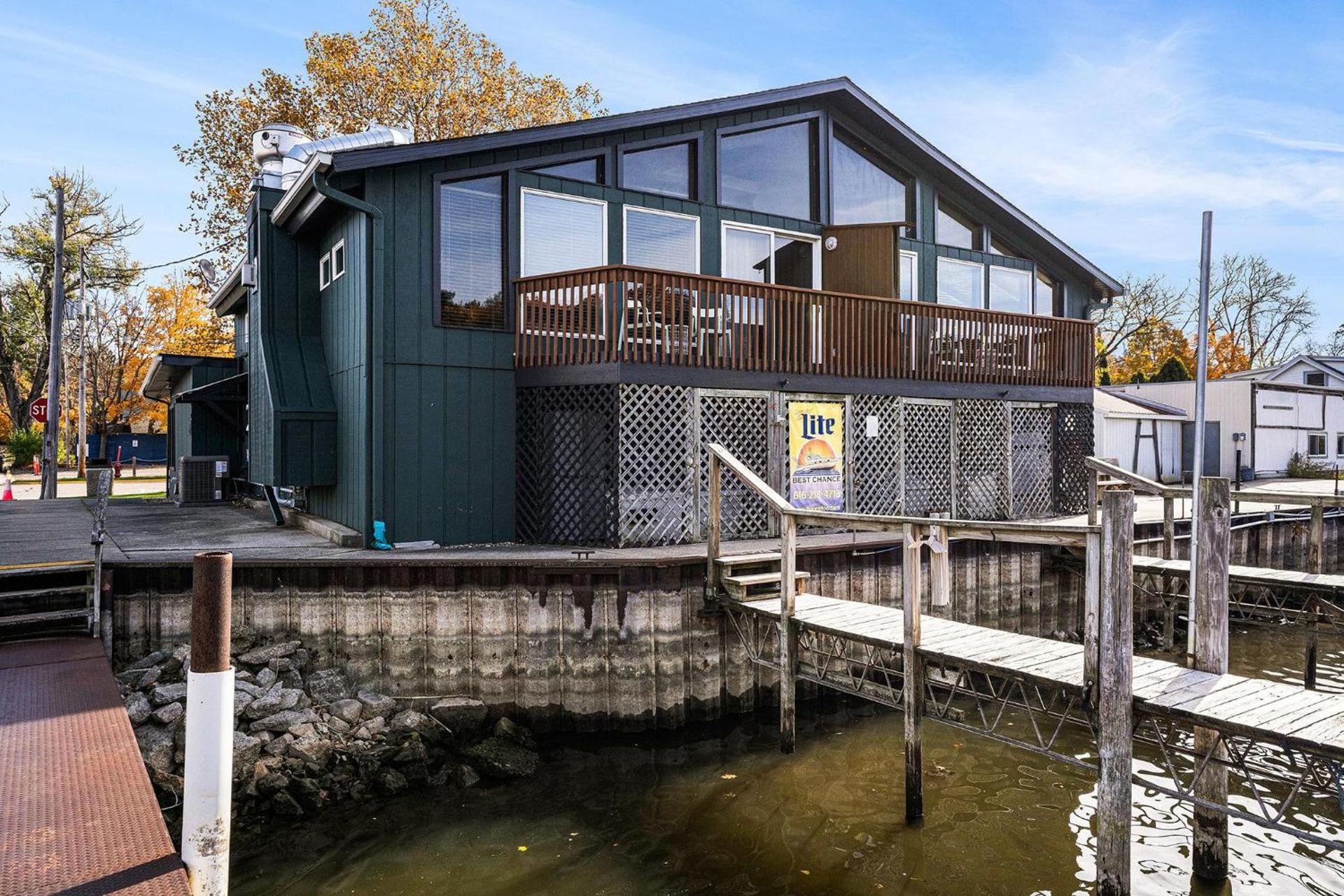 Riverside Suites - Unit B