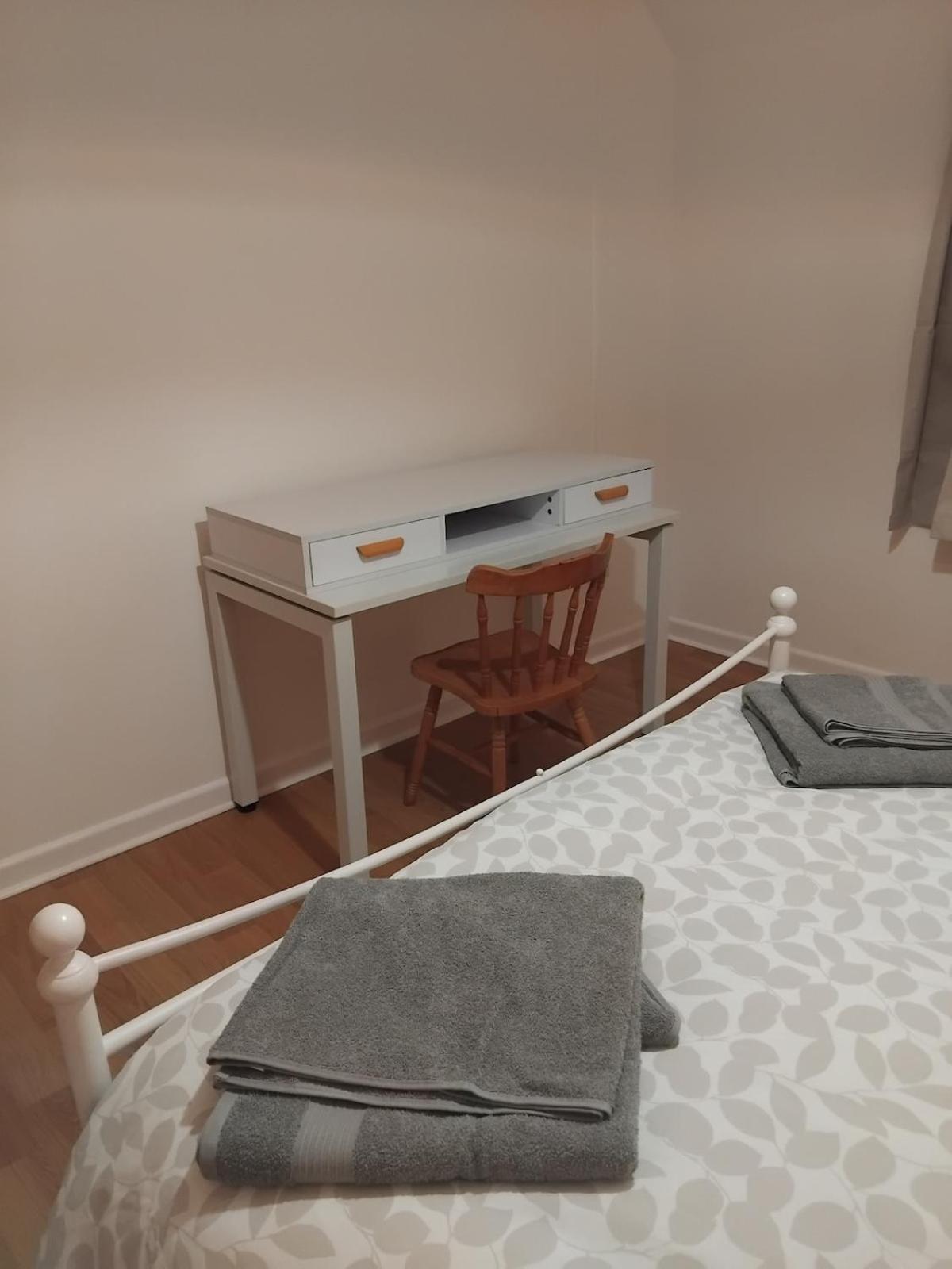 Charming Chard Town House Pets Welcome