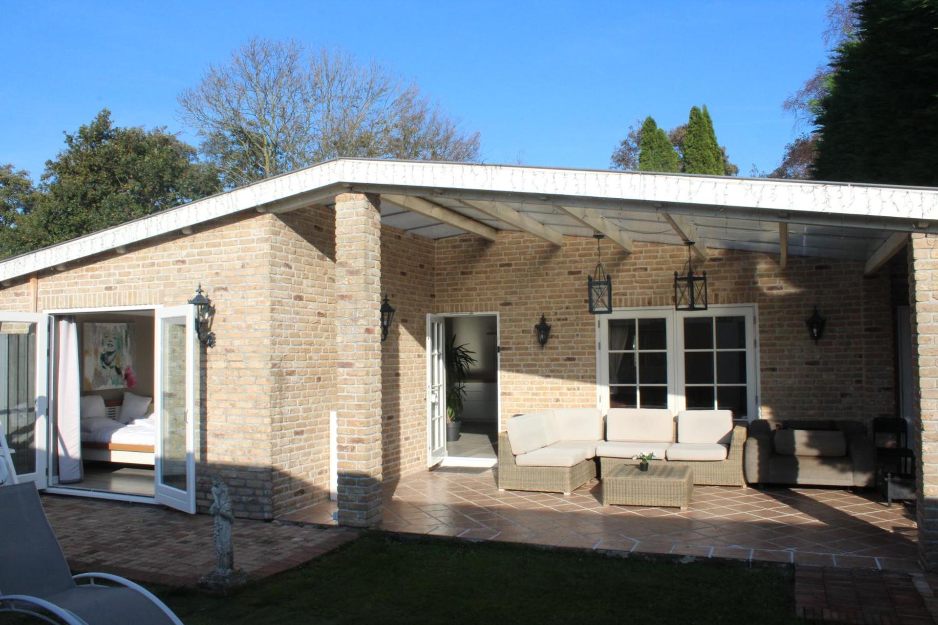 Bungalow between Amsterdam and Haarlem with sauna