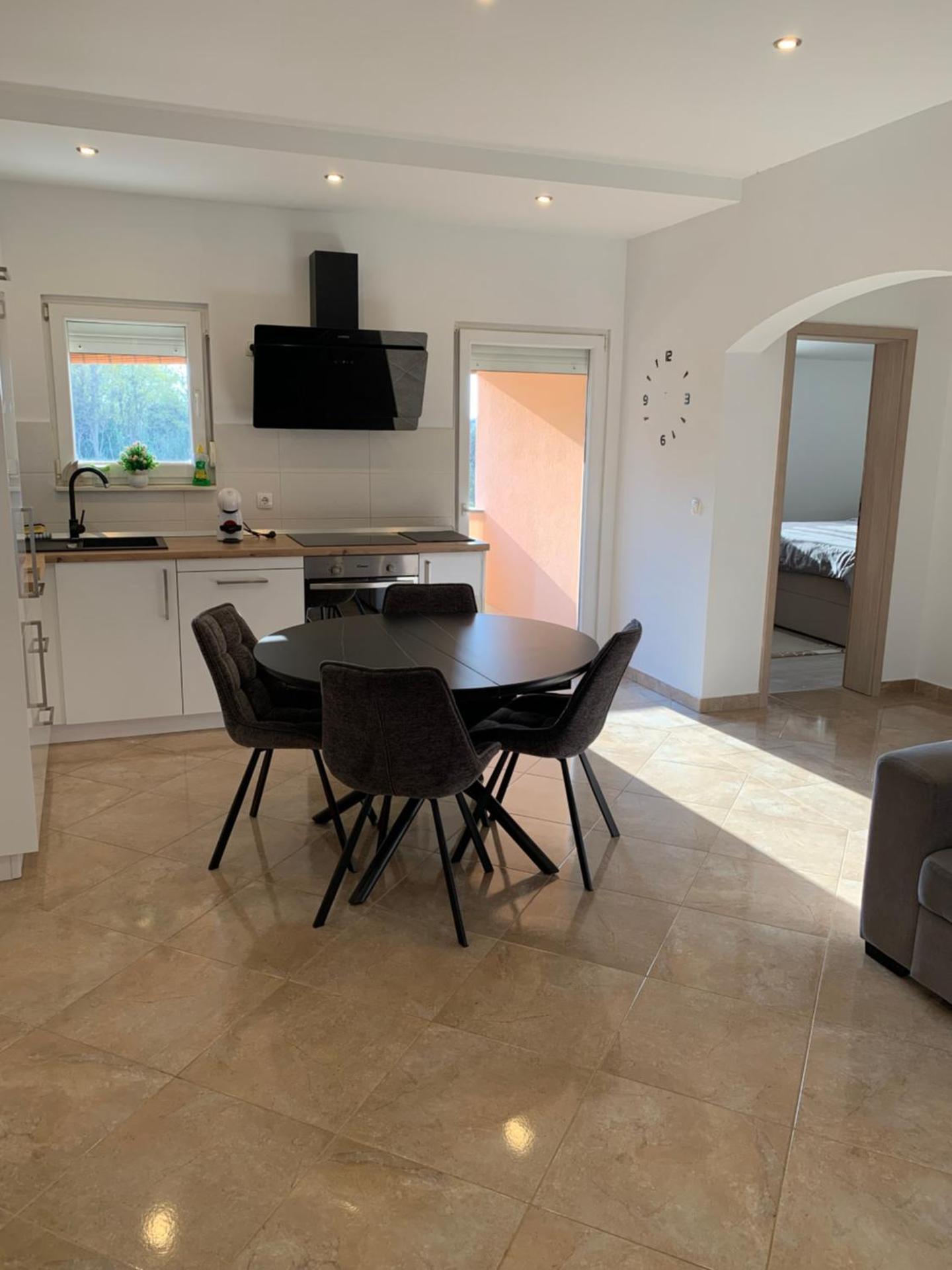 Apartment with Pool View 