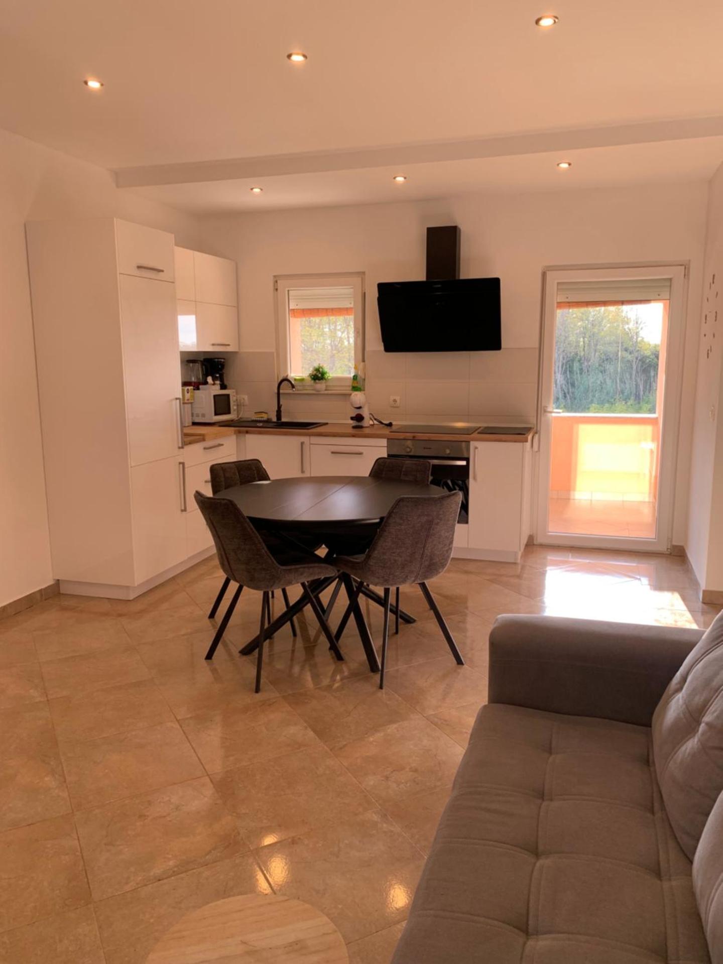 Apartment with Pool View 