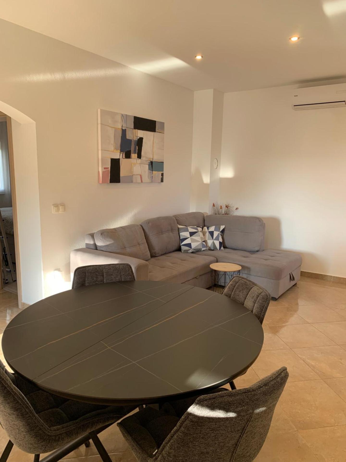 Apartment with Pool View 