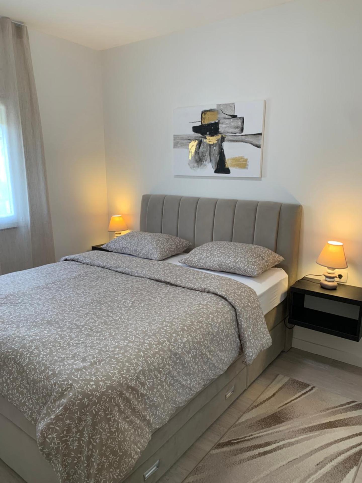 Apartment with Pool View 