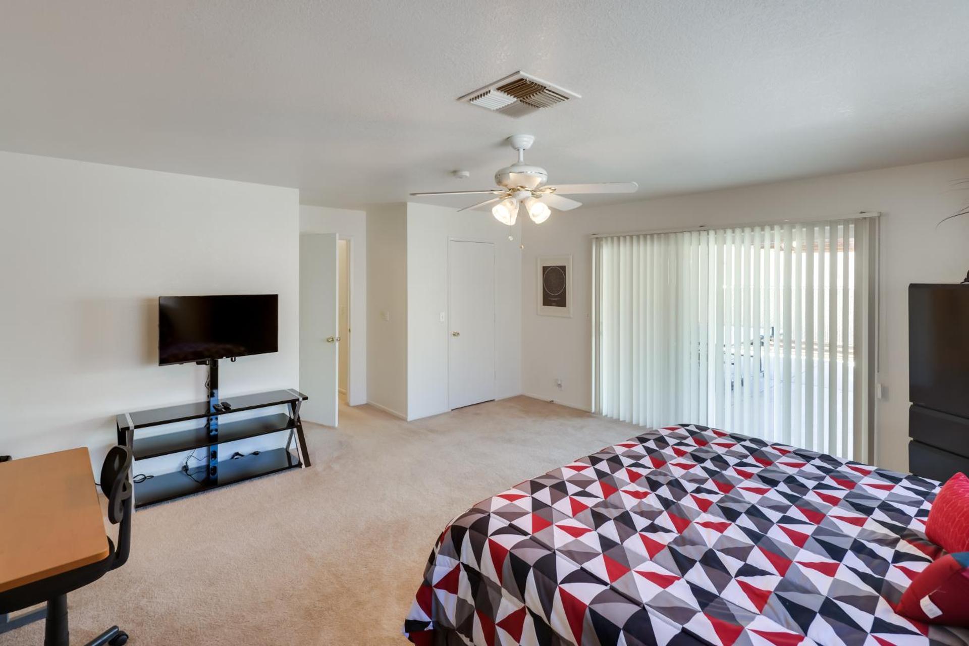 Quaint Bullhead City Getaway about 2 Mi to River!