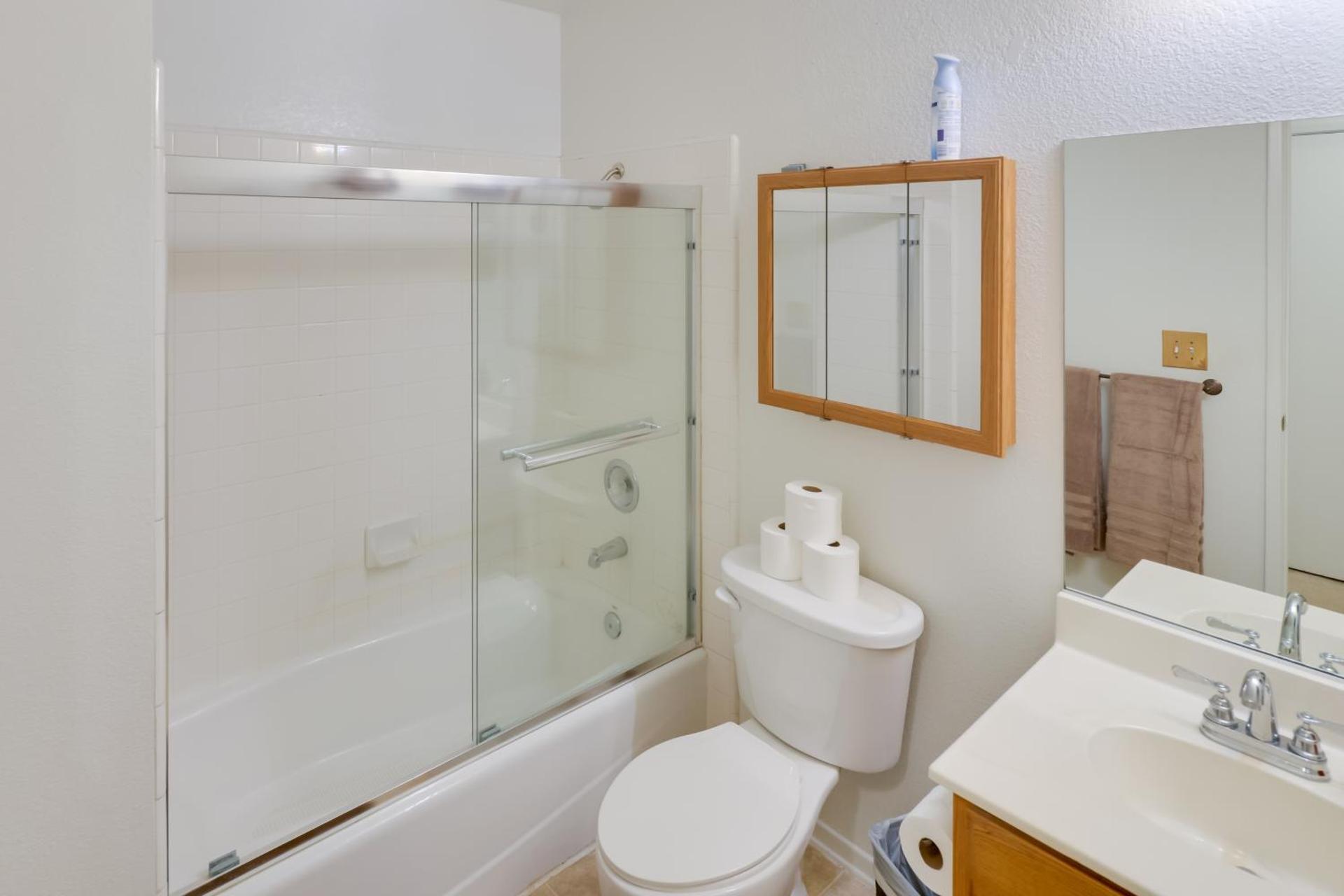 Quaint Bullhead City Getaway about 2 Mi to River!