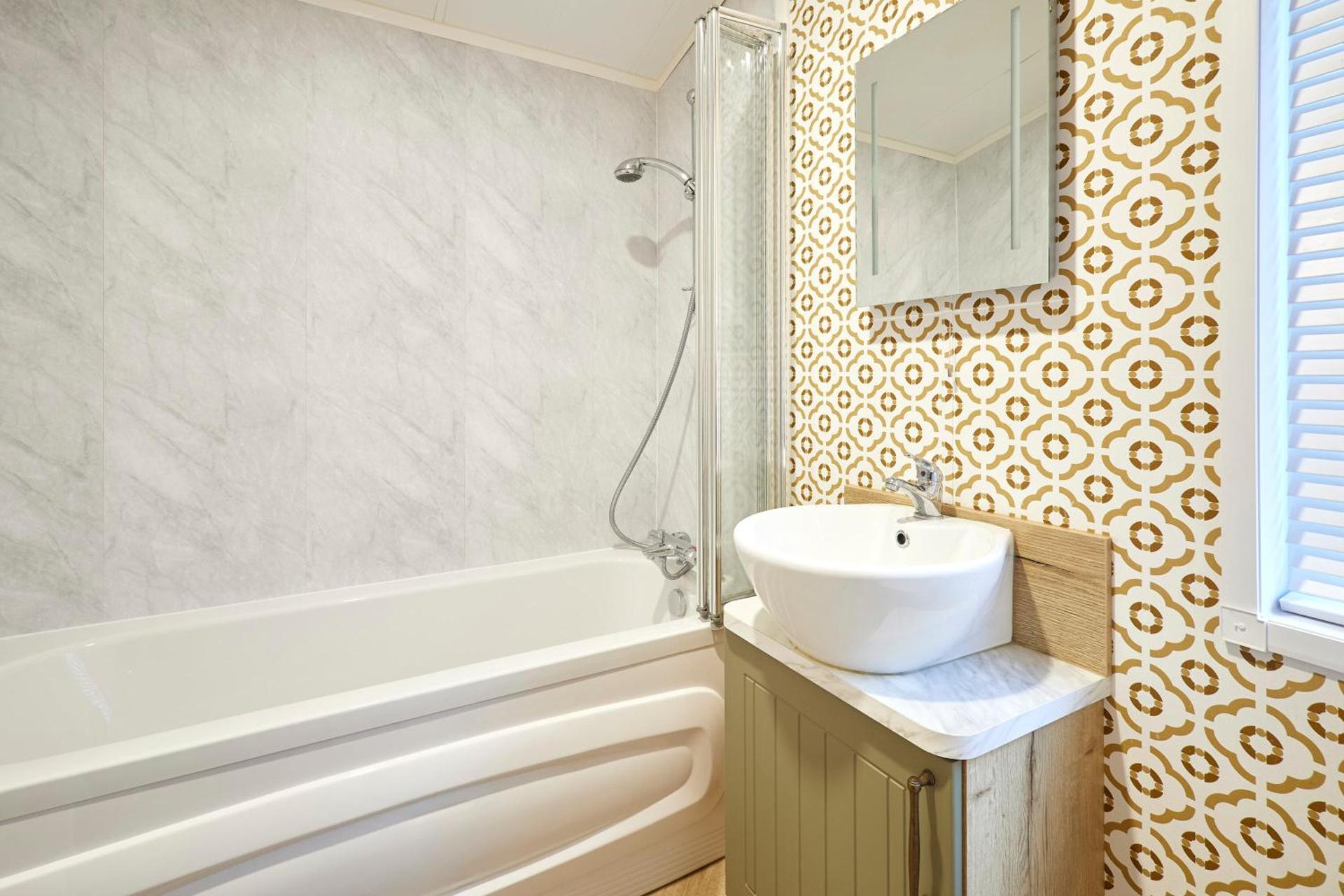 Foxglove Lodge with Hot Tub