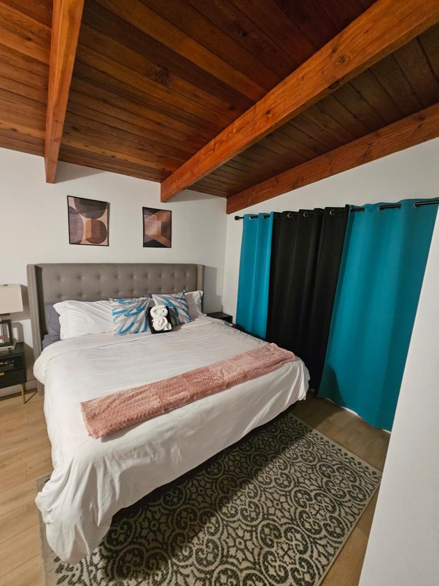 P&N Suites - DELUXE KING ROOM- PARIS