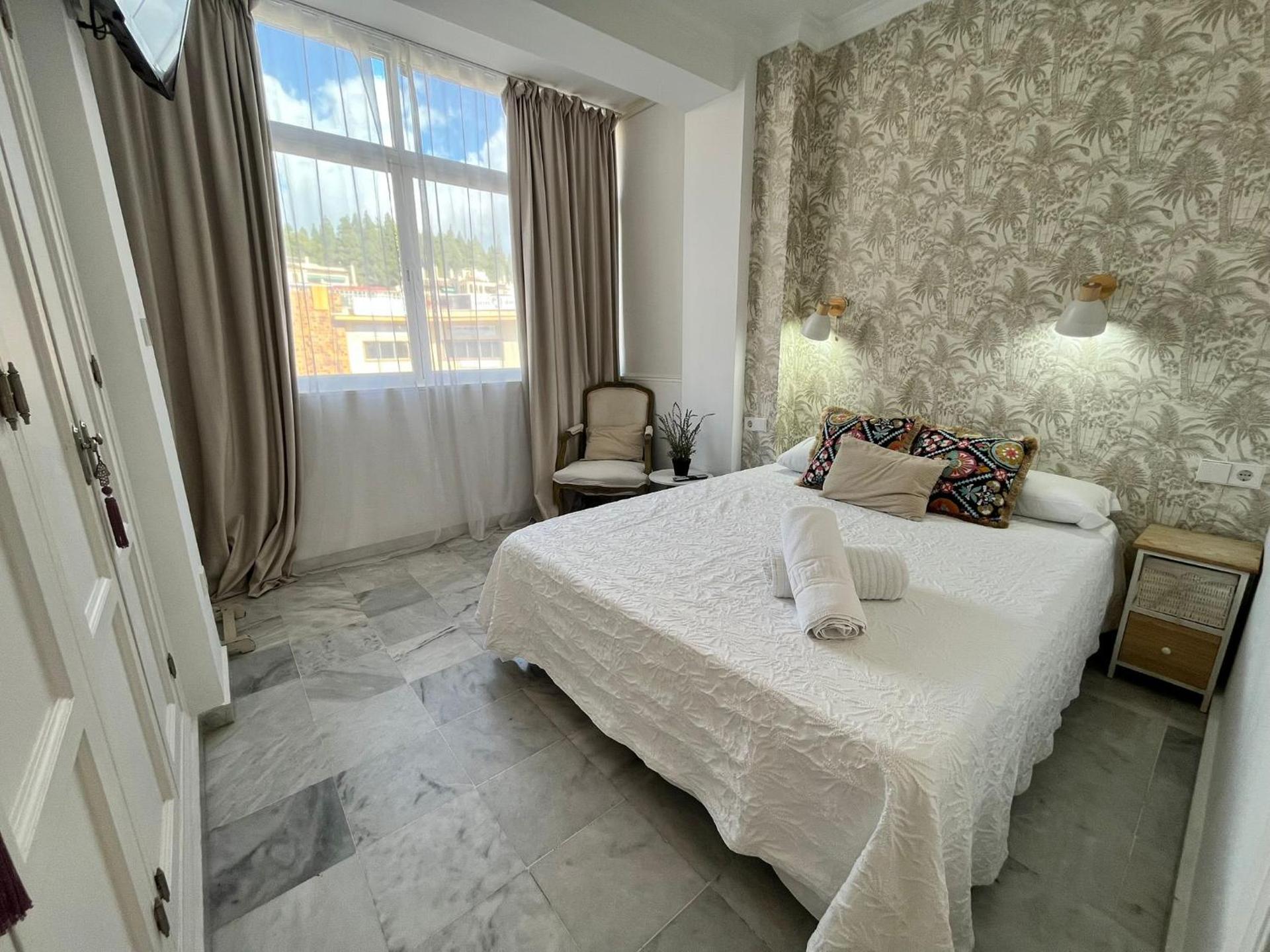 Urban Place in Marbella close to beach with pool and garage