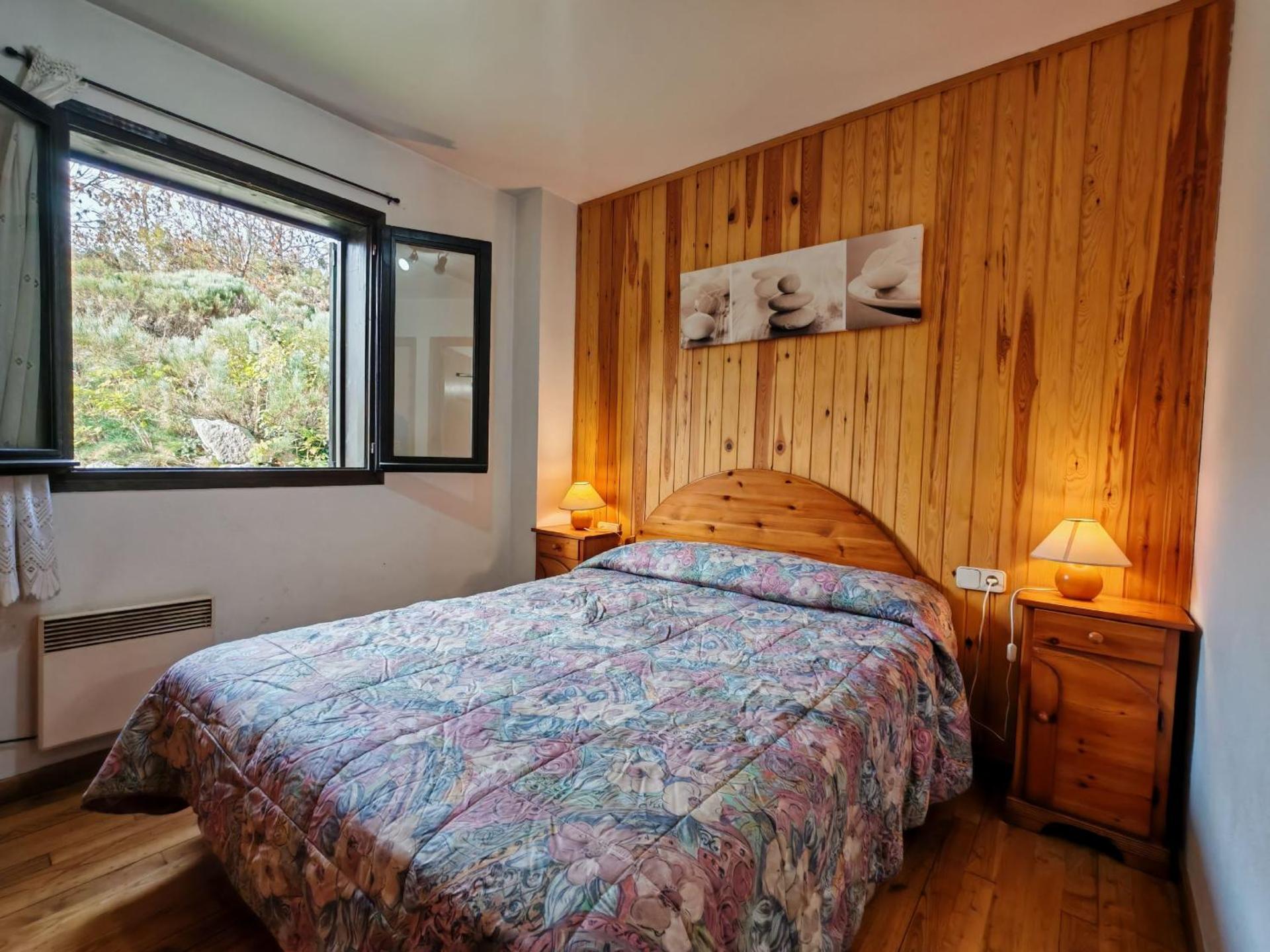 Chimenea, terraza y parking- Tu refugio acogedor - Besiberri 3