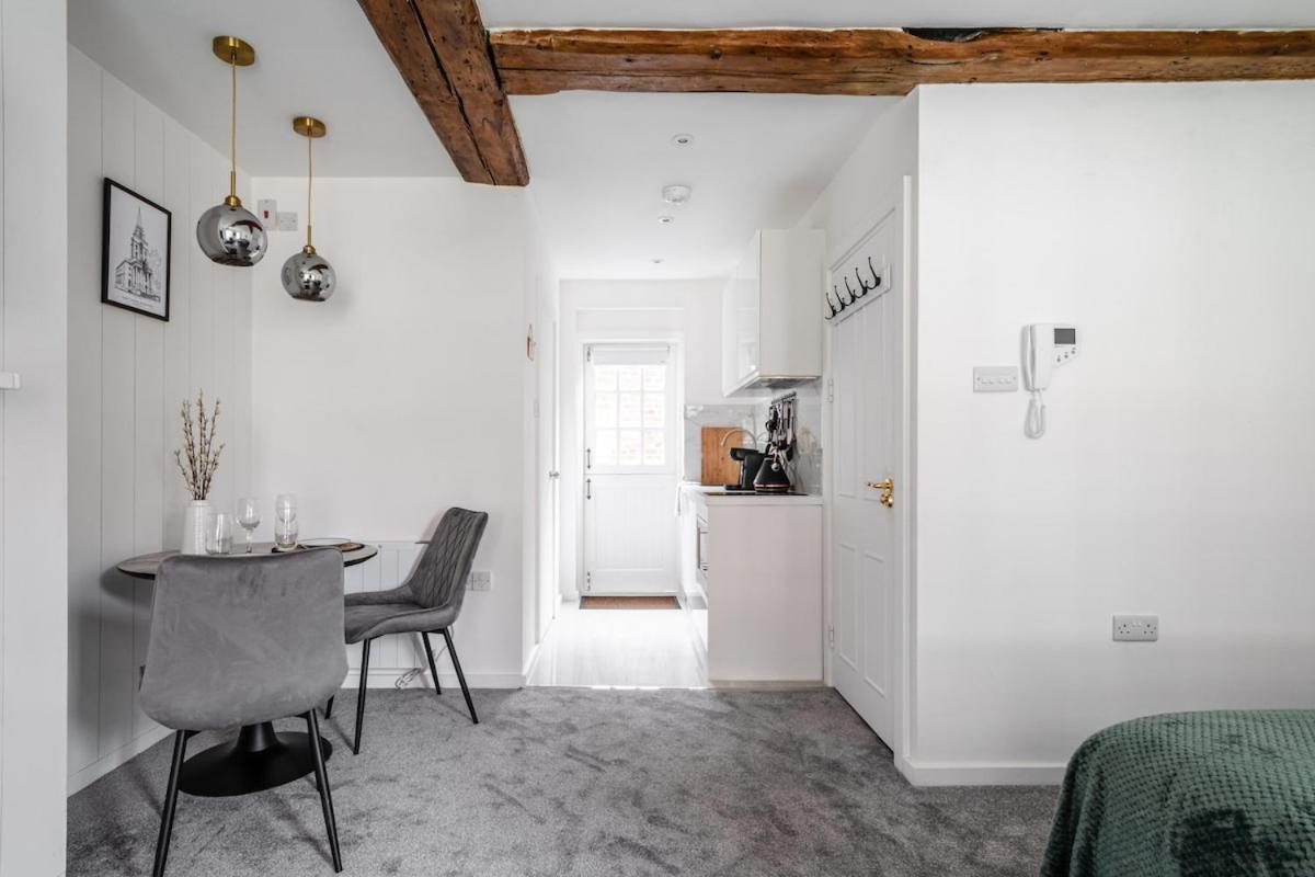 Historic Flat by Liverpool Street