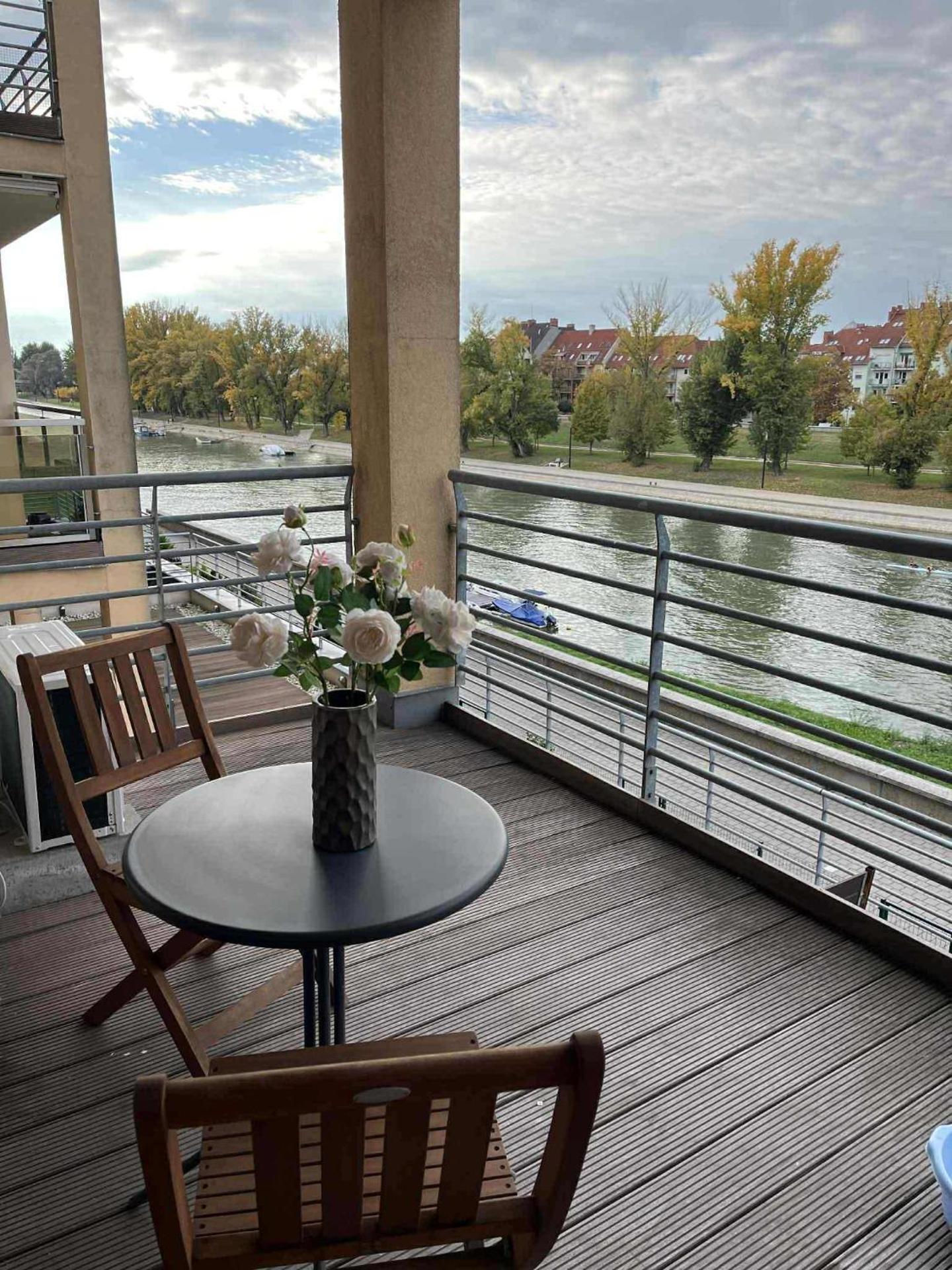 Danube Studio Apartment Győr