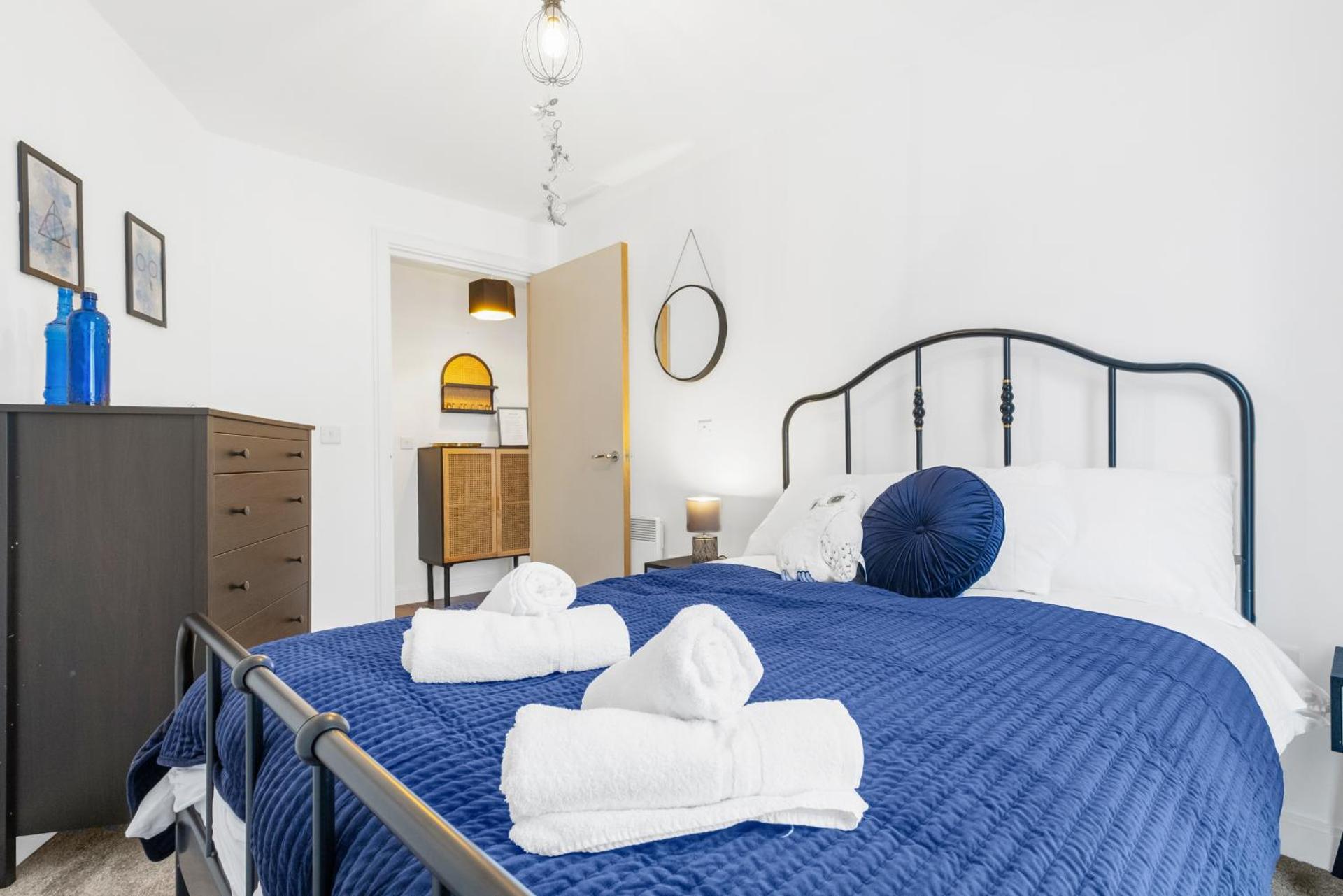 Luxury 2Bed Spacious Apartment- City Centre- Free Parking