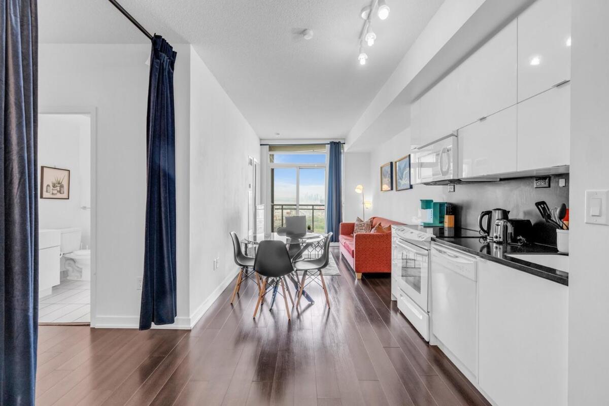 Elegant Downtown Toronto Suite - Lakeview & Free Parking