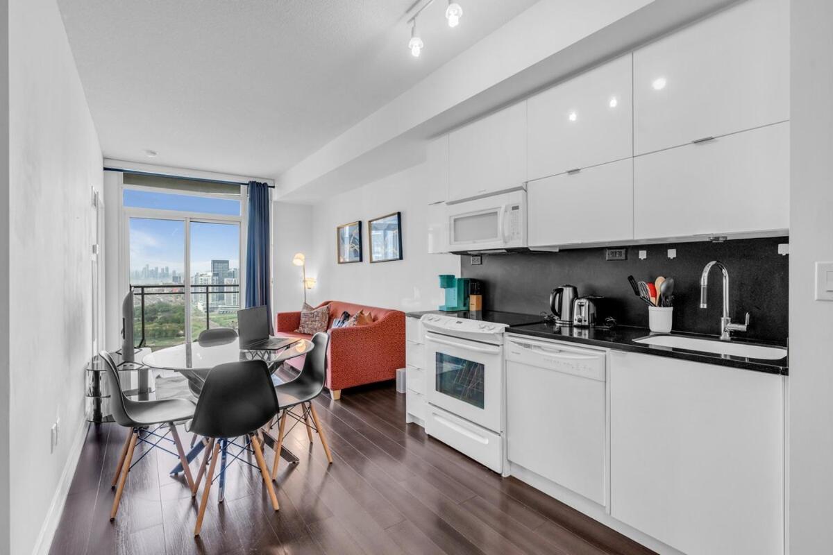 Elegant Downtown Toronto Suite - Lakeview & Free Parking
