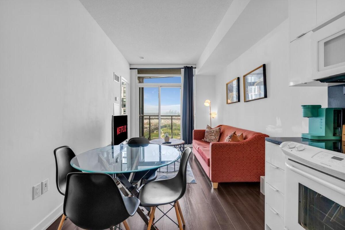 Elegant Downtown Toronto Suite - Lakeview & Free Parking
