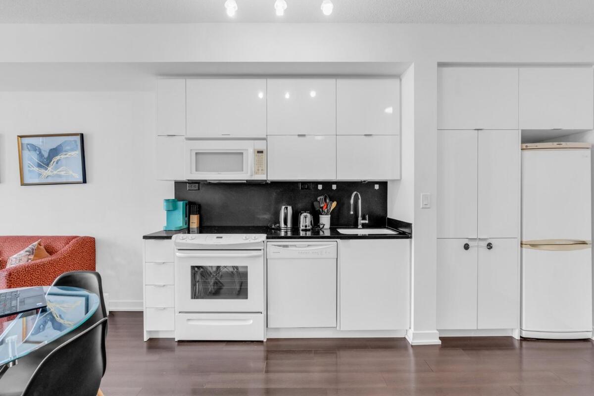 Elegant Downtown Toronto Suite - Lakeview & Free Parking