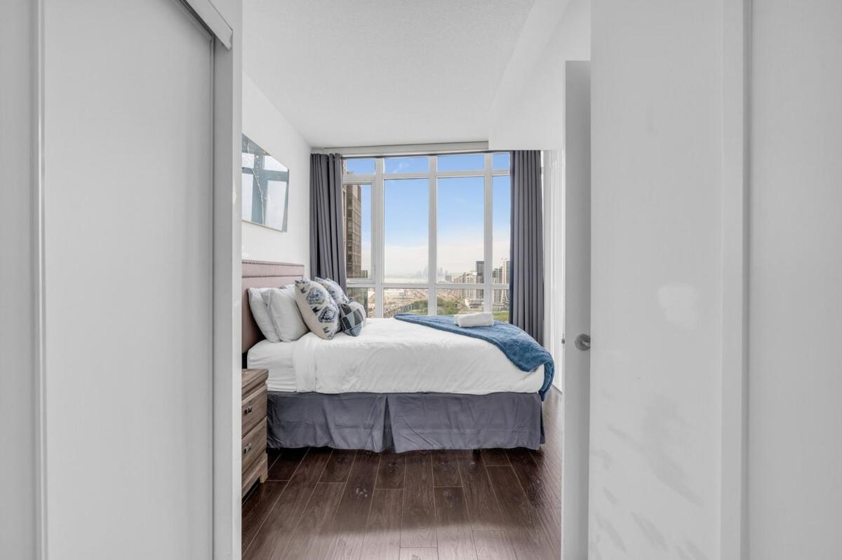 Elegant Downtown Toronto Suite - Lakeview & Free Parking