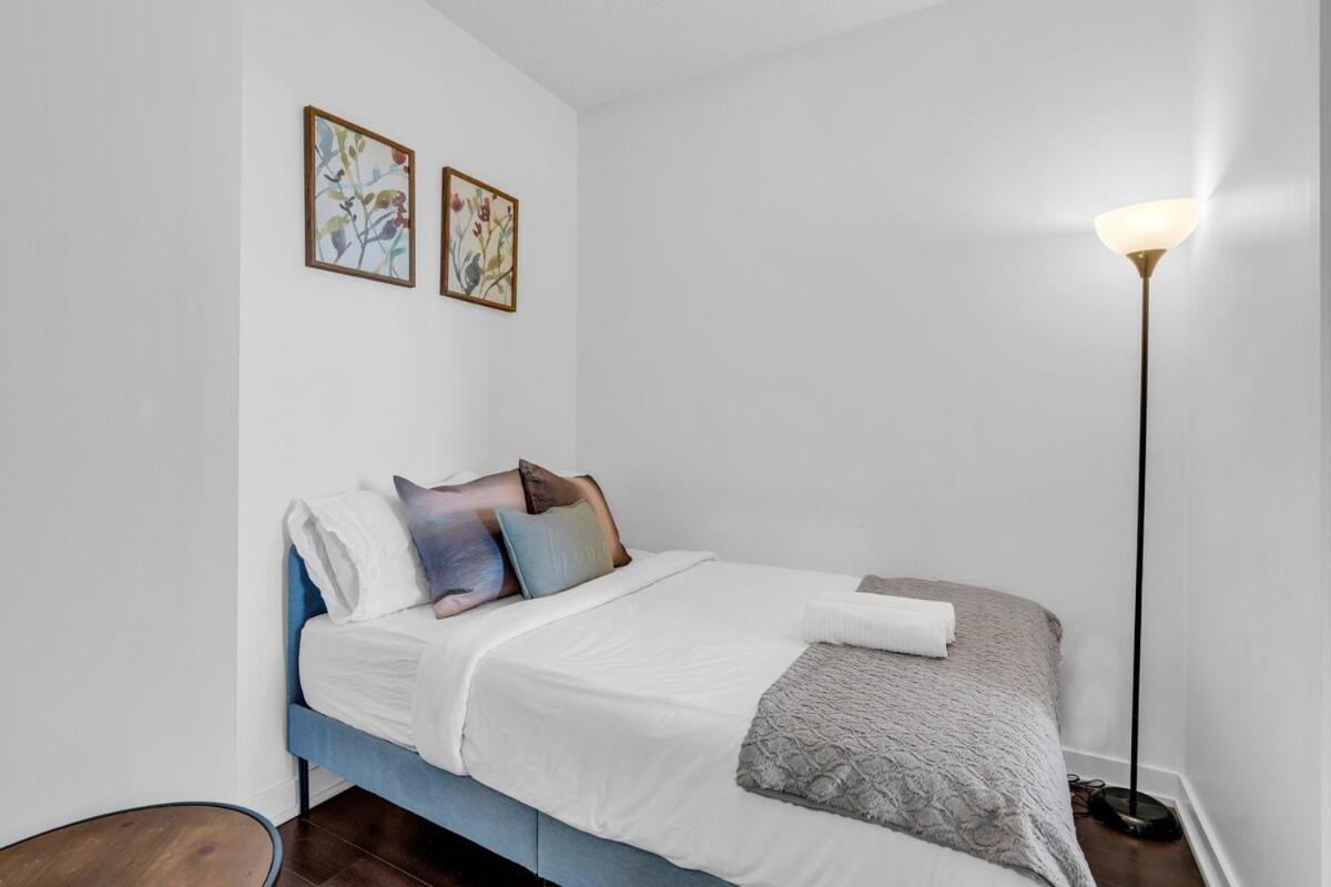 Elegant Downtown Toronto Suite - Lakeview & Free Parking