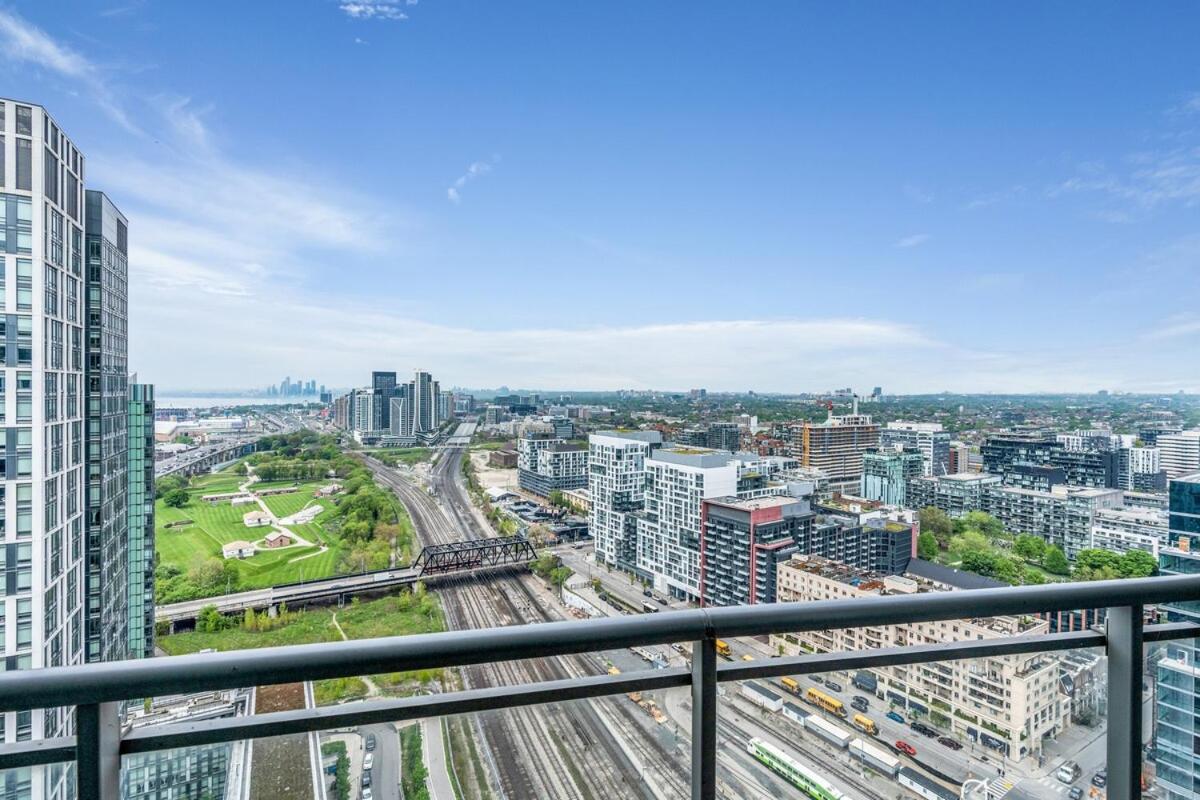 Elegant Downtown Toronto Suite - Lakeview & Free Parking