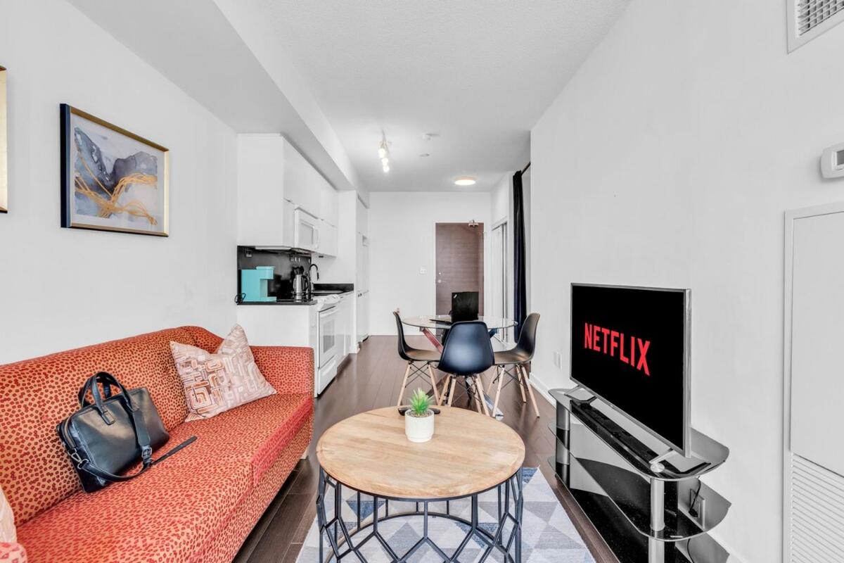 Elegant Downtown Toronto Suite - Lakeview & Free Parking