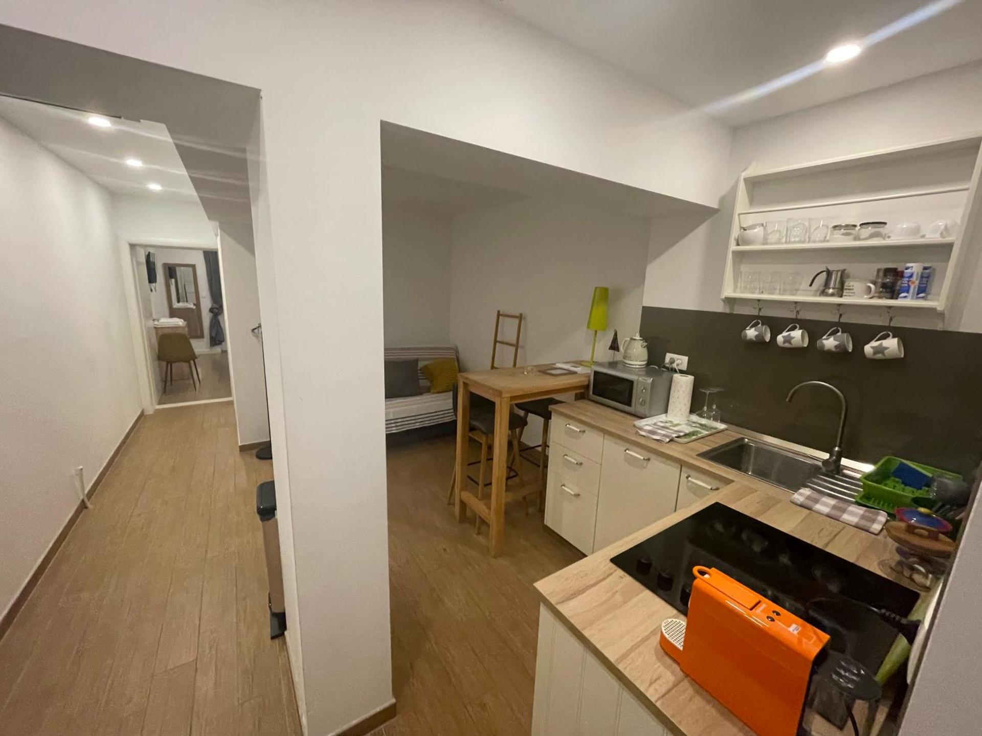 Kitchen or kitchenette