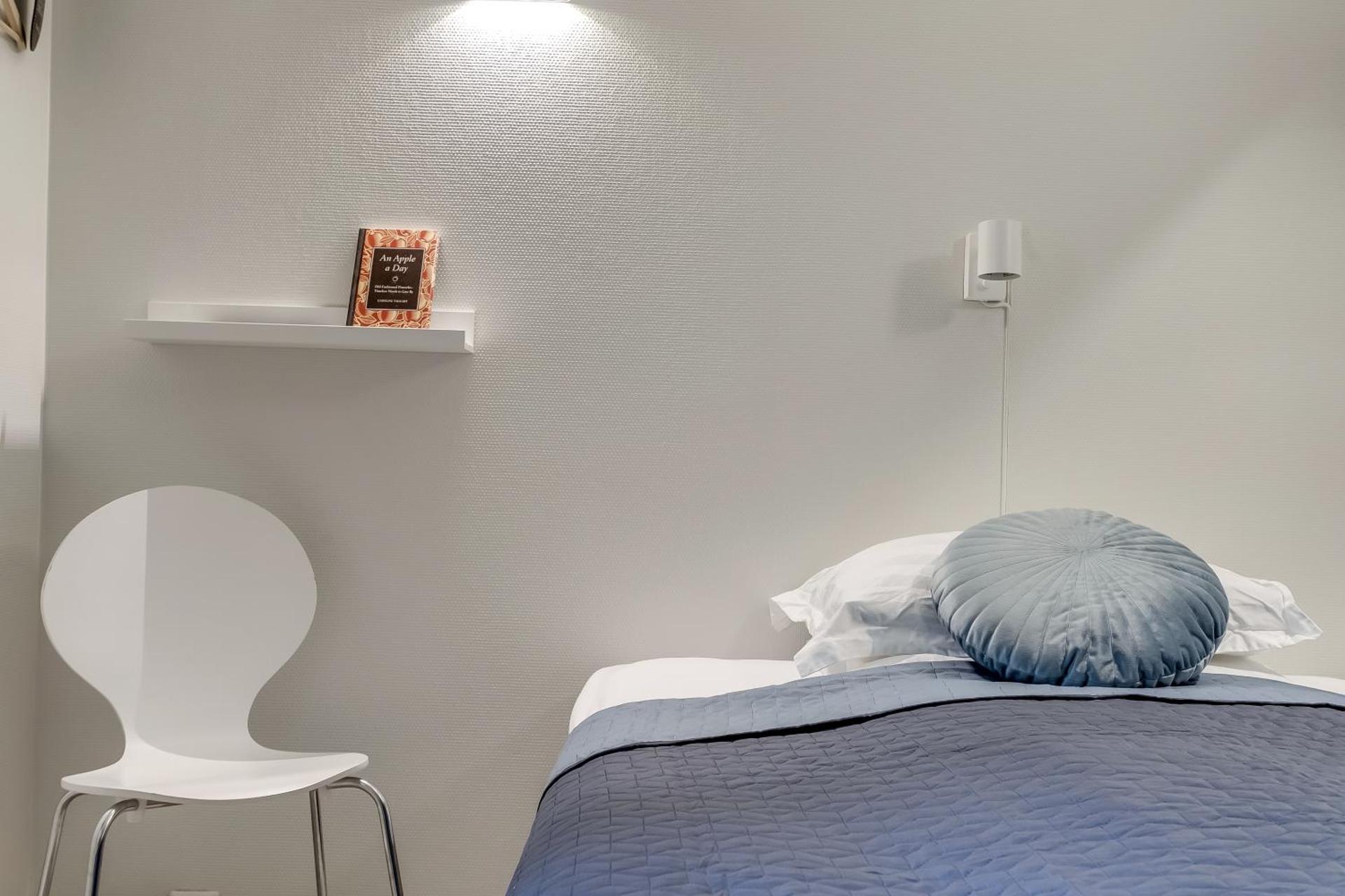 Enkeltværelse med fælles badeværelse