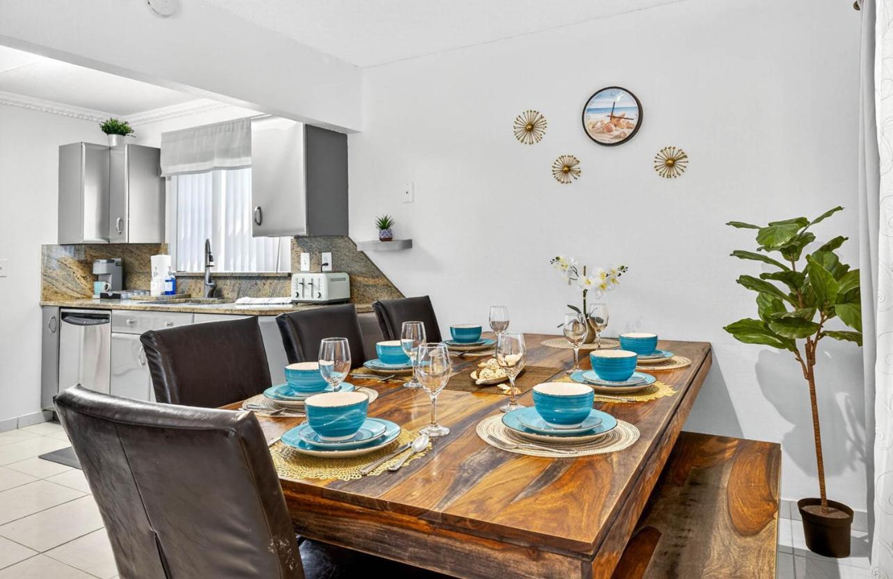 The Flamingo*4bed*pool*jacuzzi*foosball