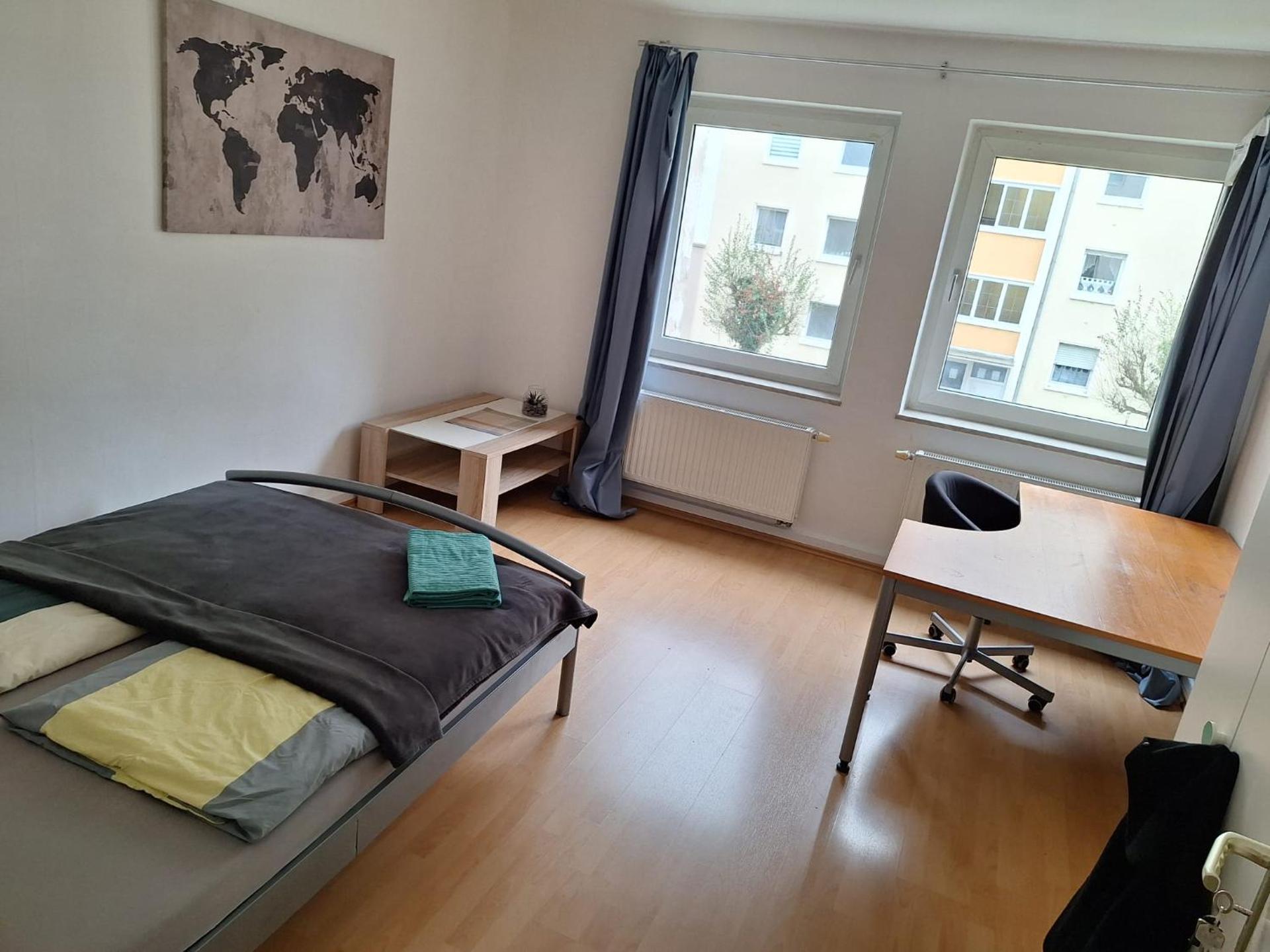 Big privat Zimmer 5 min walk from Railstation