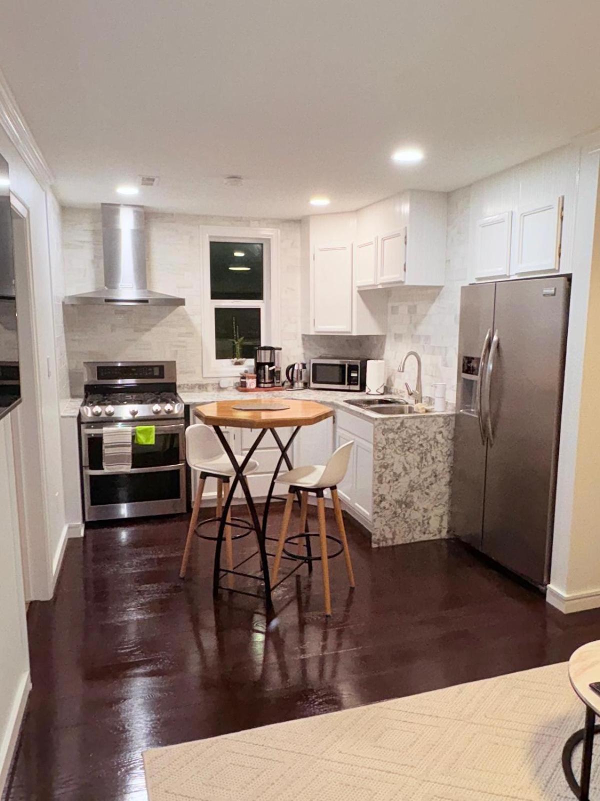 SEA Airport Coastal Apartments, located just 15 min from SeaTac Airport and 5 min from Des Moines Marina