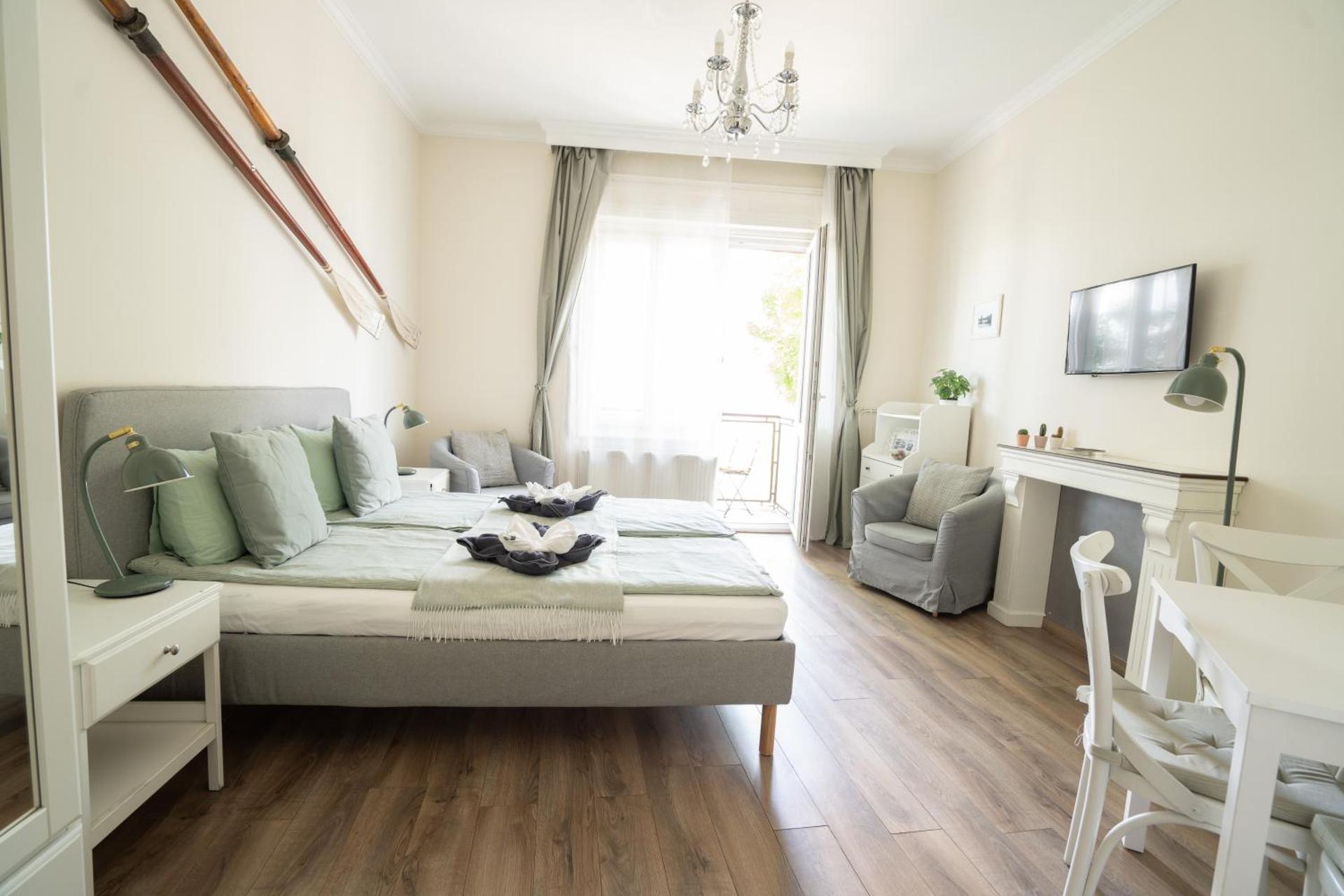 Vintage Panoramic Apartment