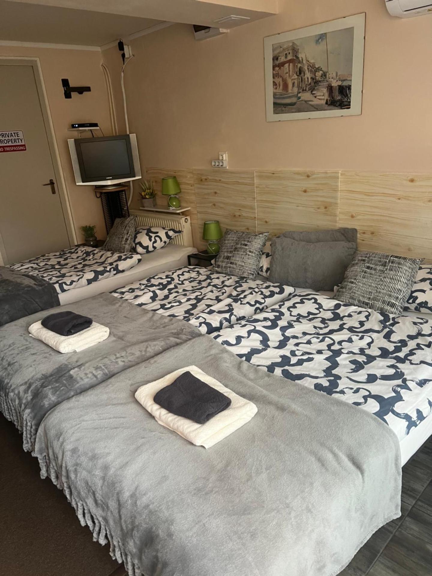 Green Lake Budapest Airport Apartments