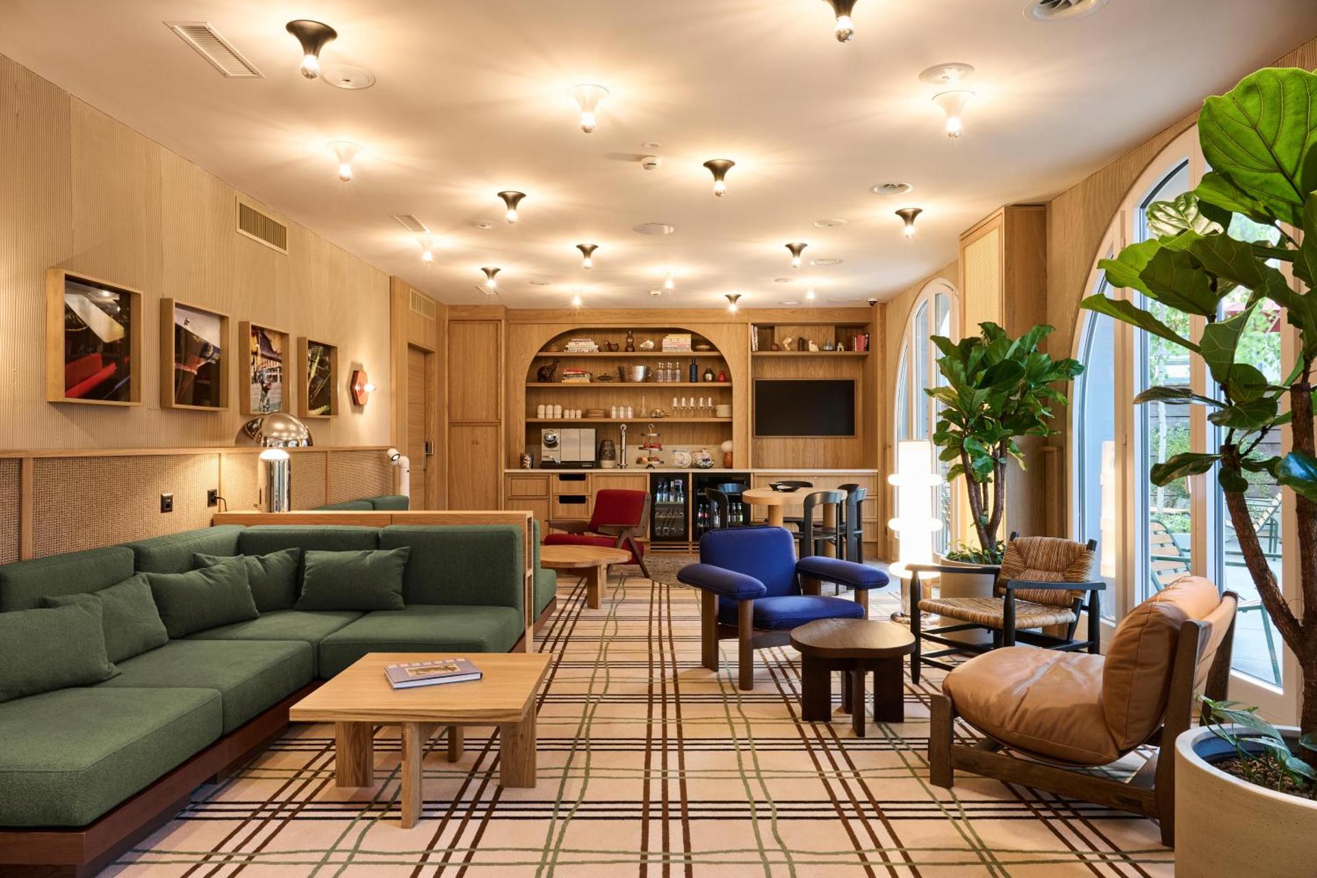 Communal lounge/ TV room