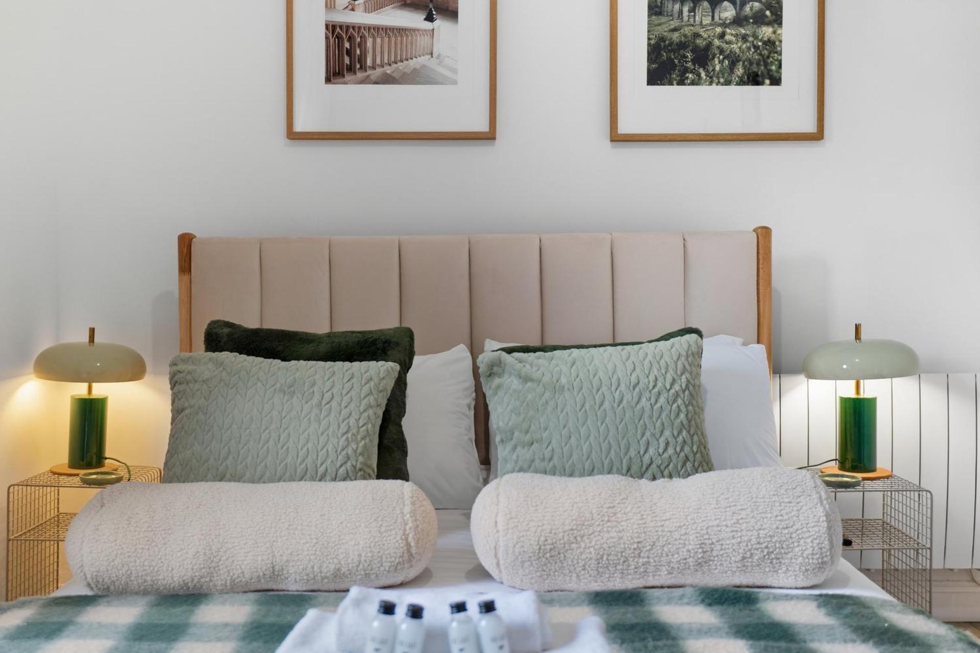 Stylish 1 Bed Edinburgh City Centre Apartment