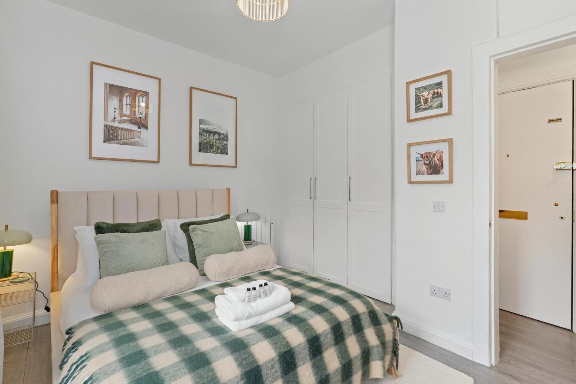 Stylish 1 Bed Edinburgh City Centre Apartment