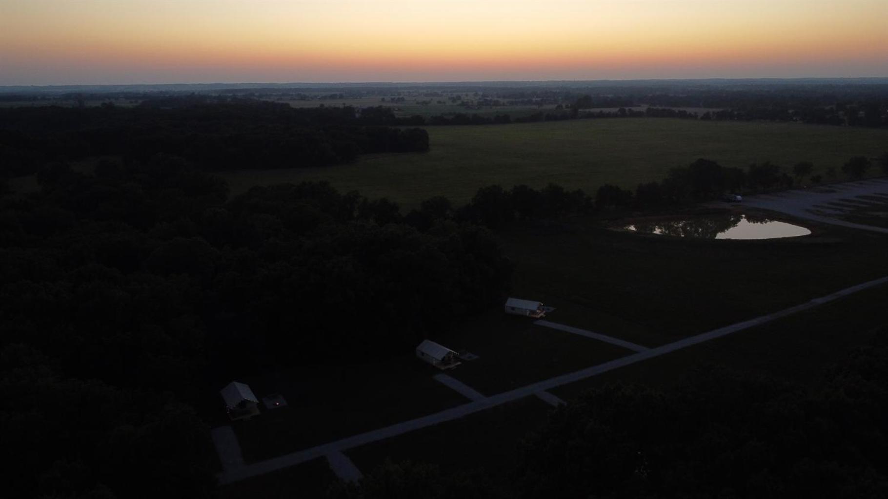 Peaceful Glamping Retreat at Roaring River