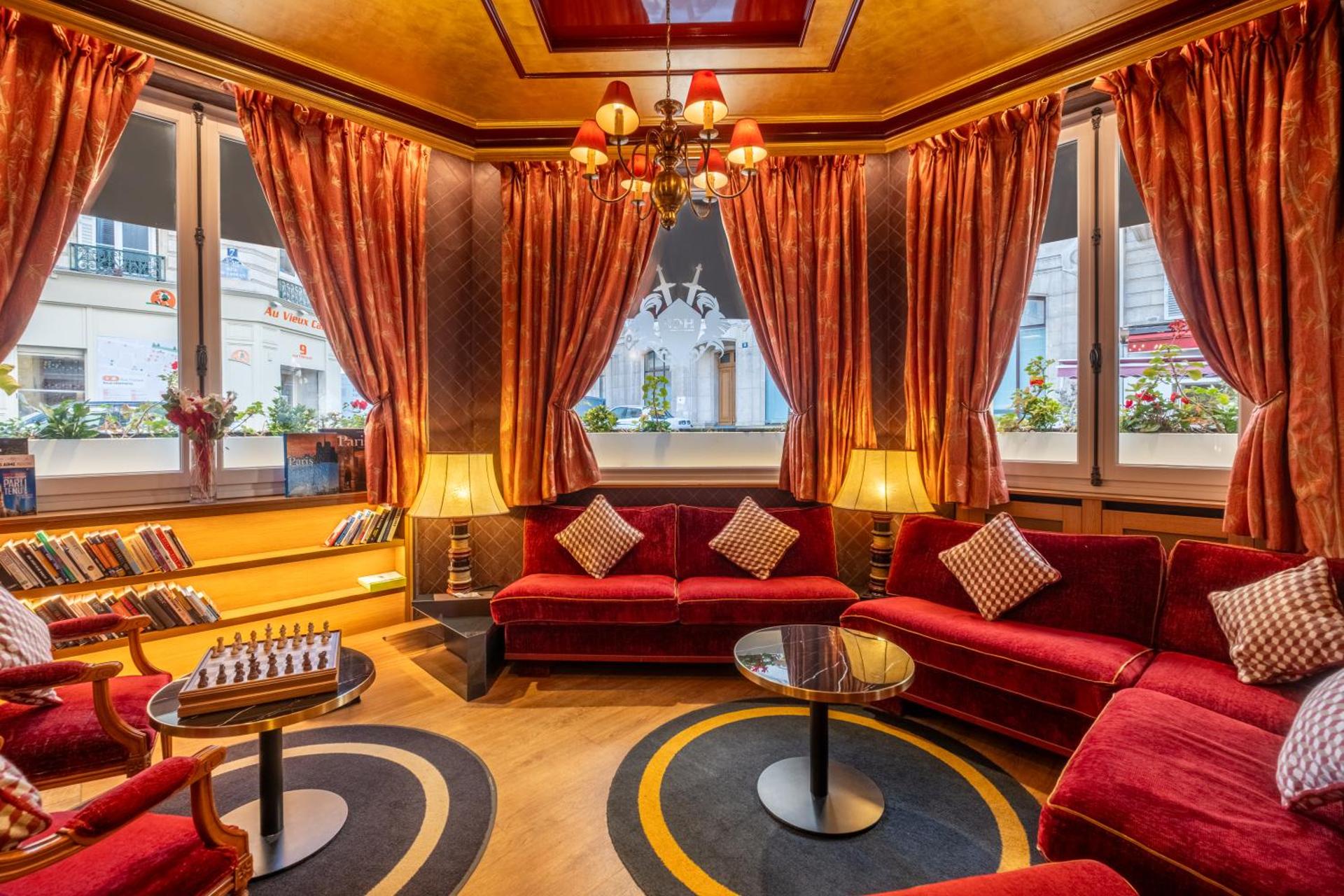 Communal lounge/ TV room