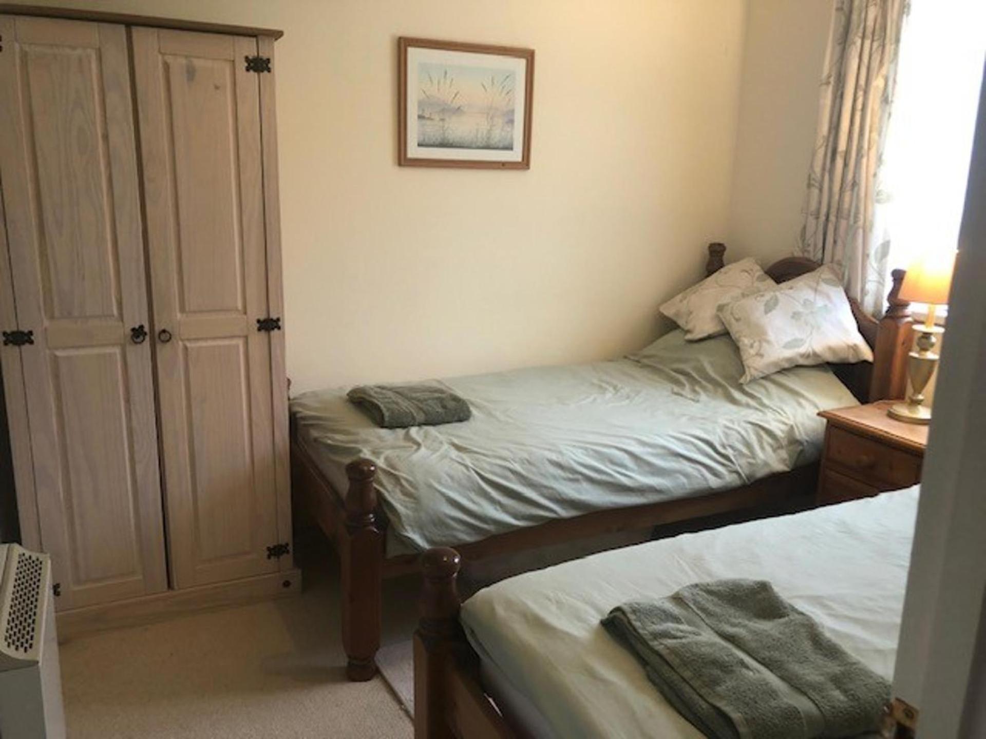 Cosy 3 Bedroom House on Cornish estate with pool