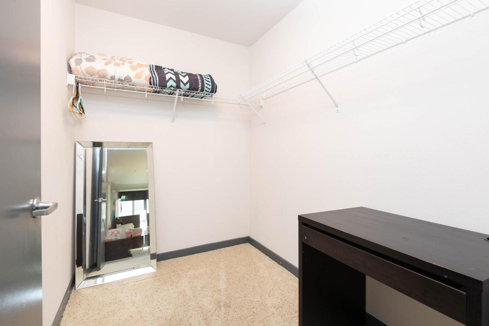 Lovely 3BR Apt With Balcony And Rooftop Pool Plus Views