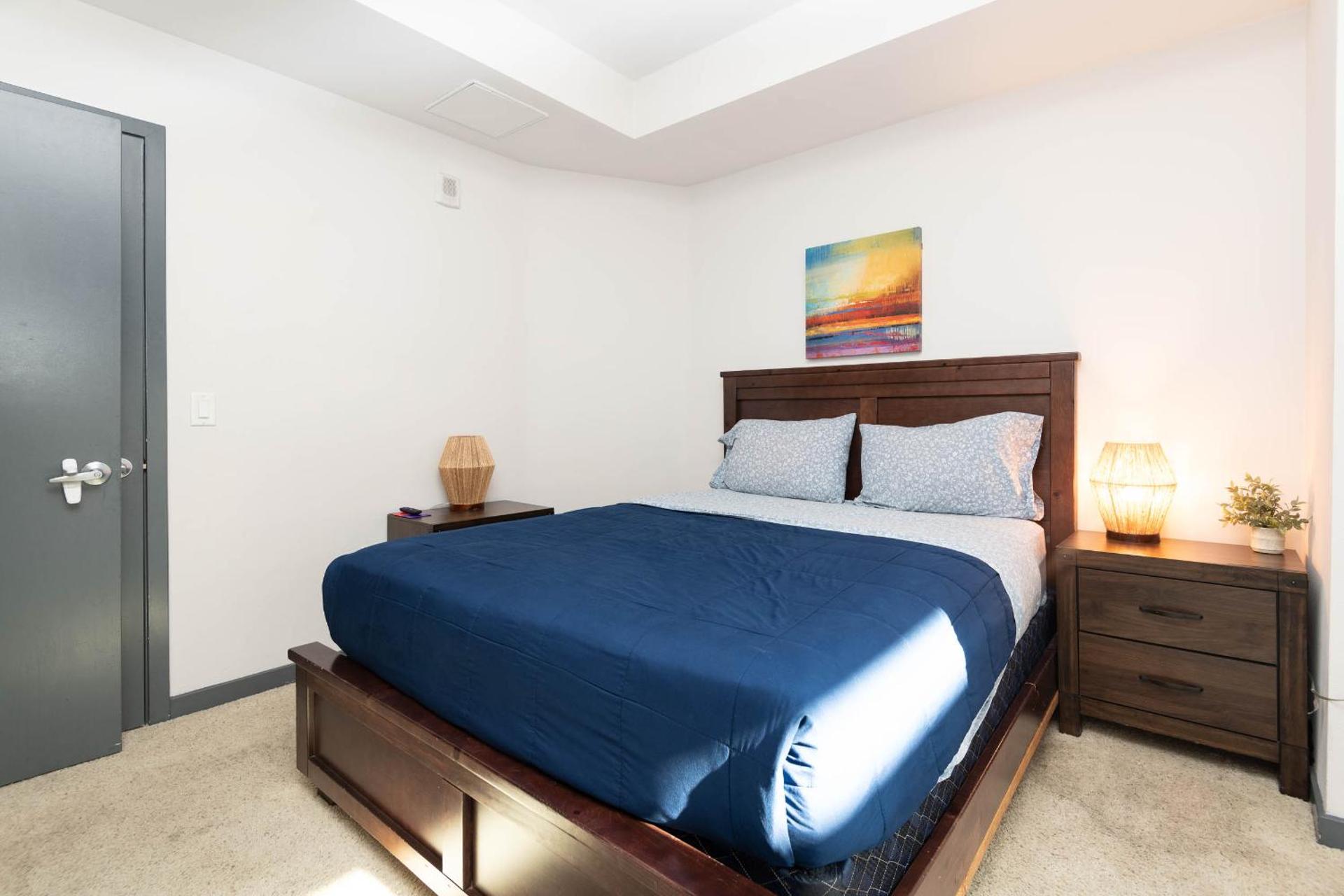 Lovely 3BR Apt With Balcony And Rooftop Pool Plus Views