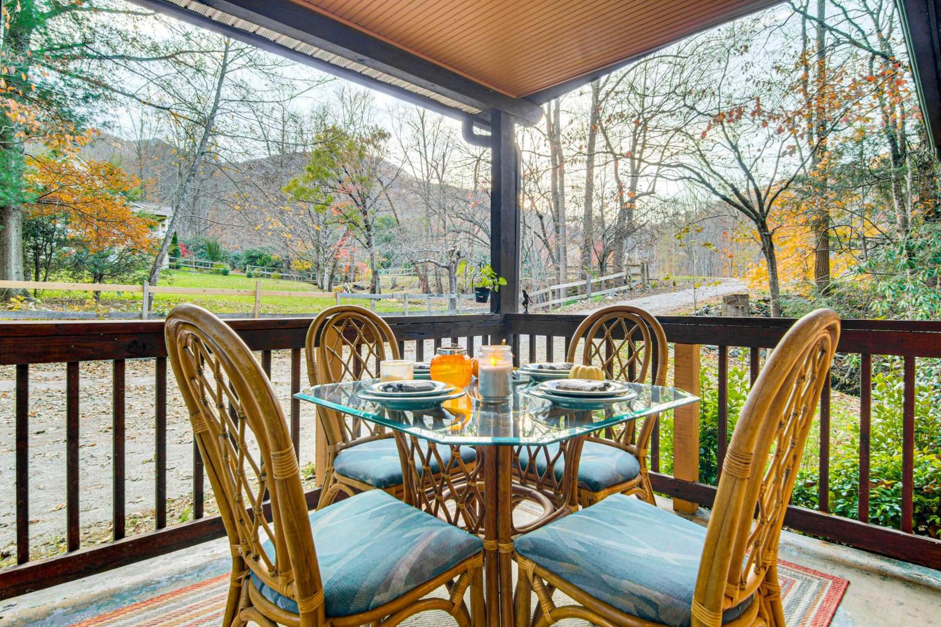 Hot Tub and Stone Fire Pit Smoky Mountain Oasis!