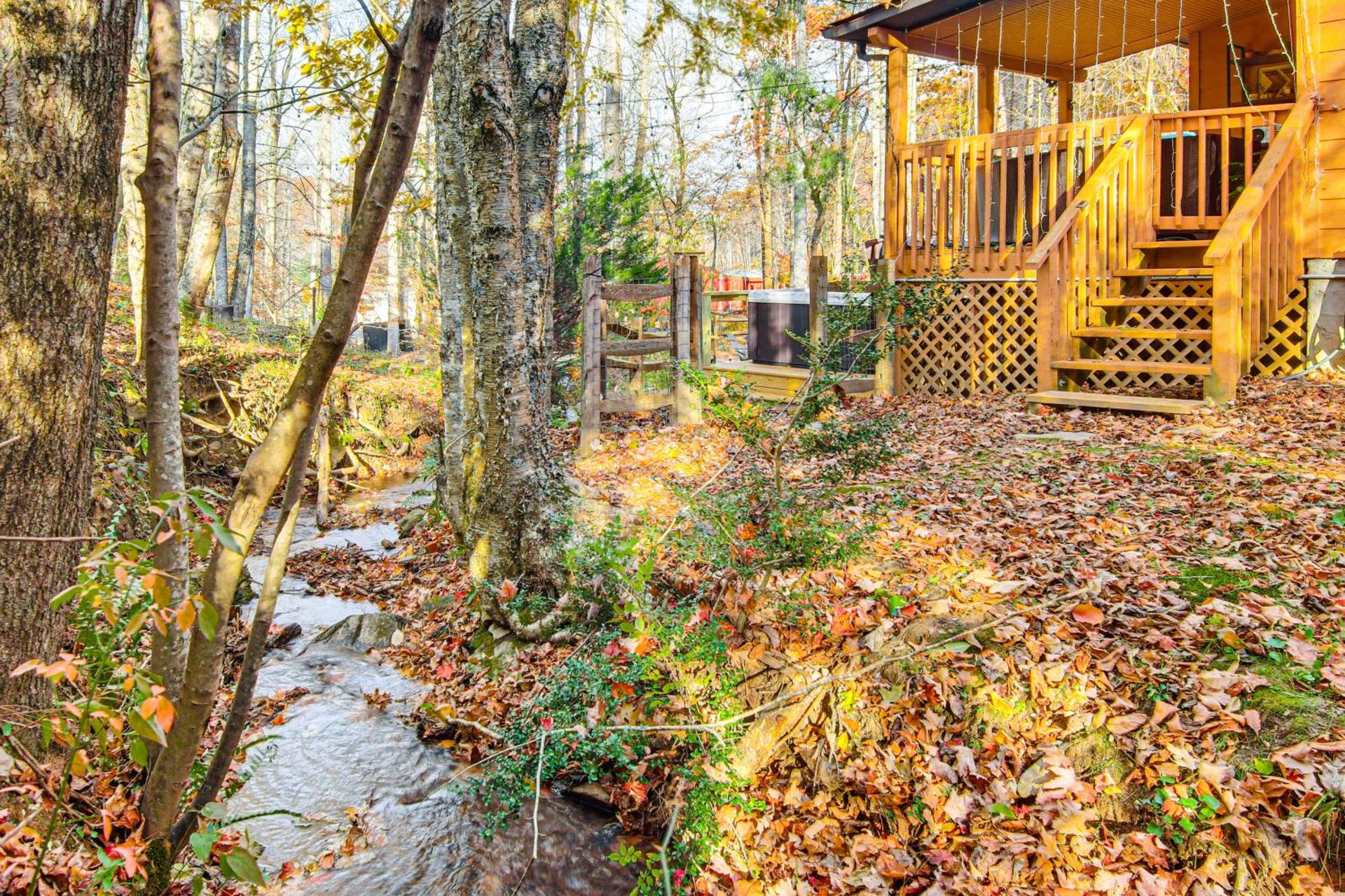Hot Tub and Stone Fire Pit Smoky Mountain Oasis!