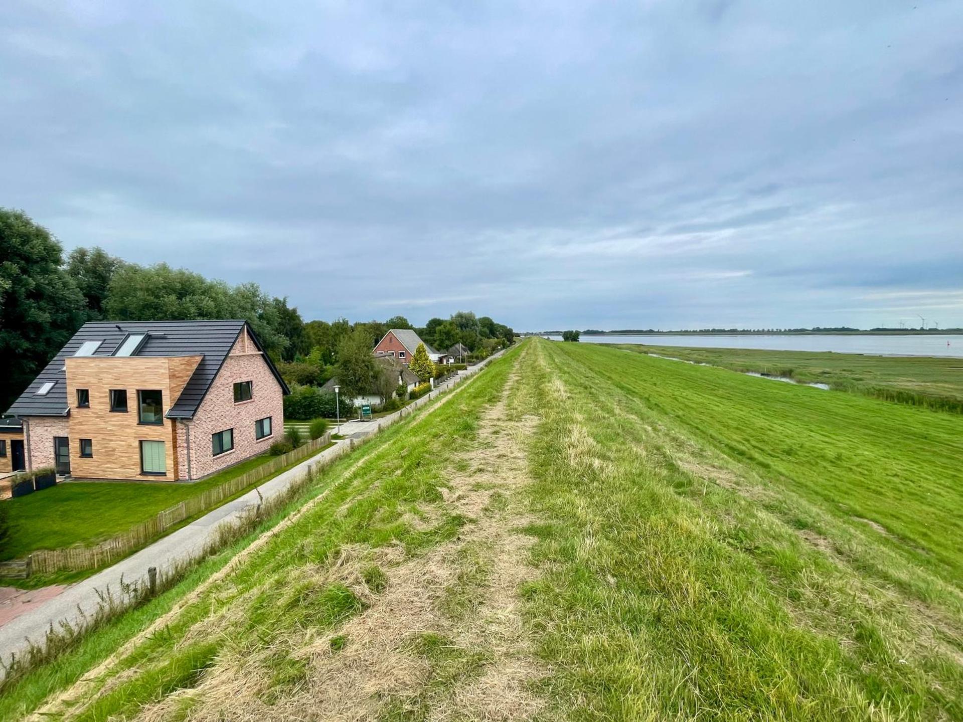 Deichkoje12 Deck 1 EG direkt am Eiderdeich nur 7 km bis zur Nordsee und 20 Min bis Sankt Peter Ording
