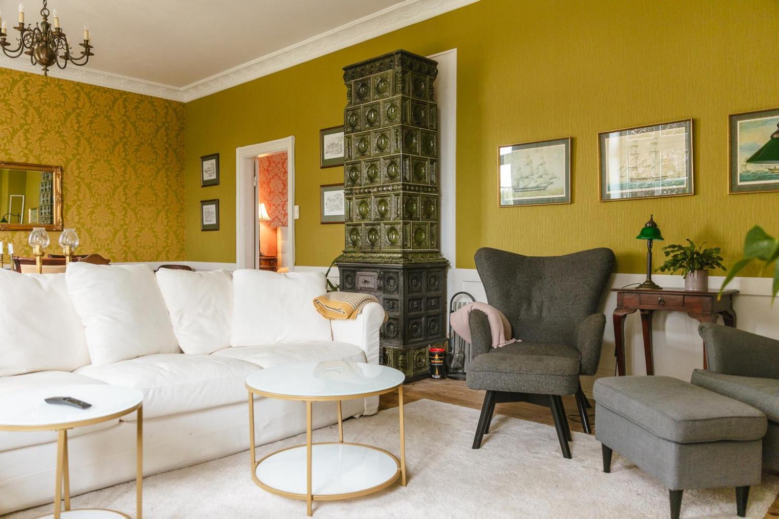 Communal lounge/ TV room