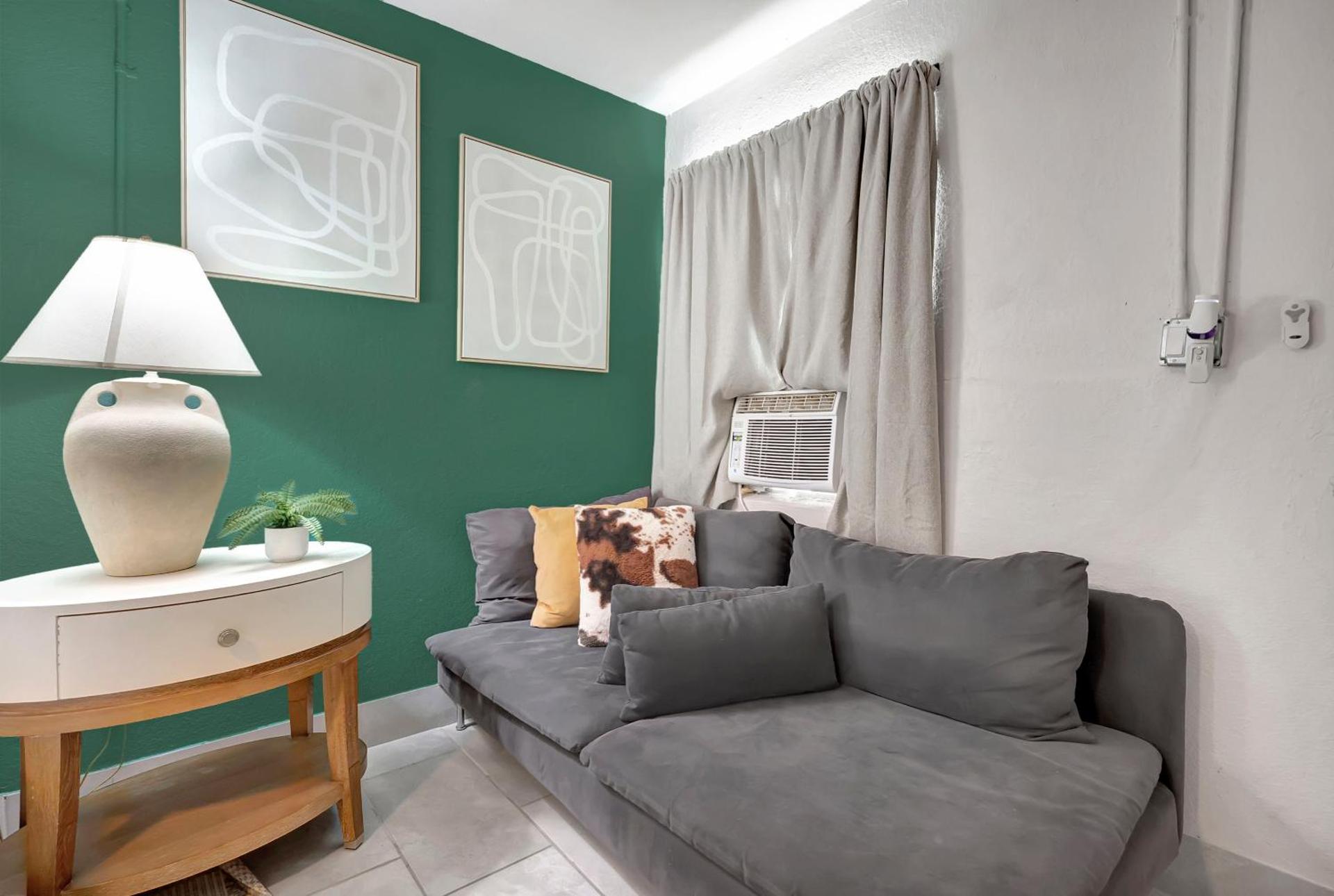 King Bed Modern Stay Always Fresh and Comfy